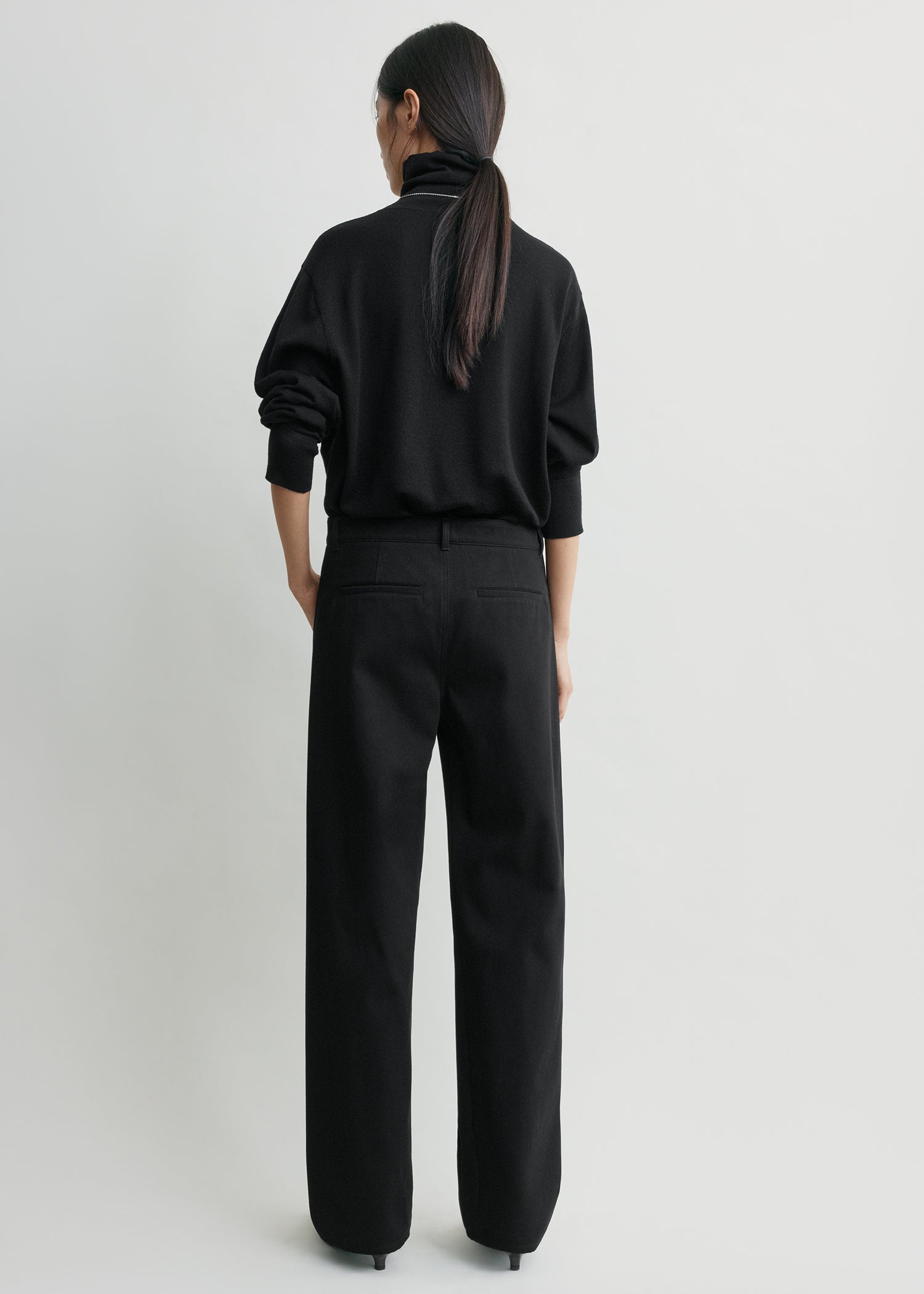 Relaxed twisted trousers black petite
