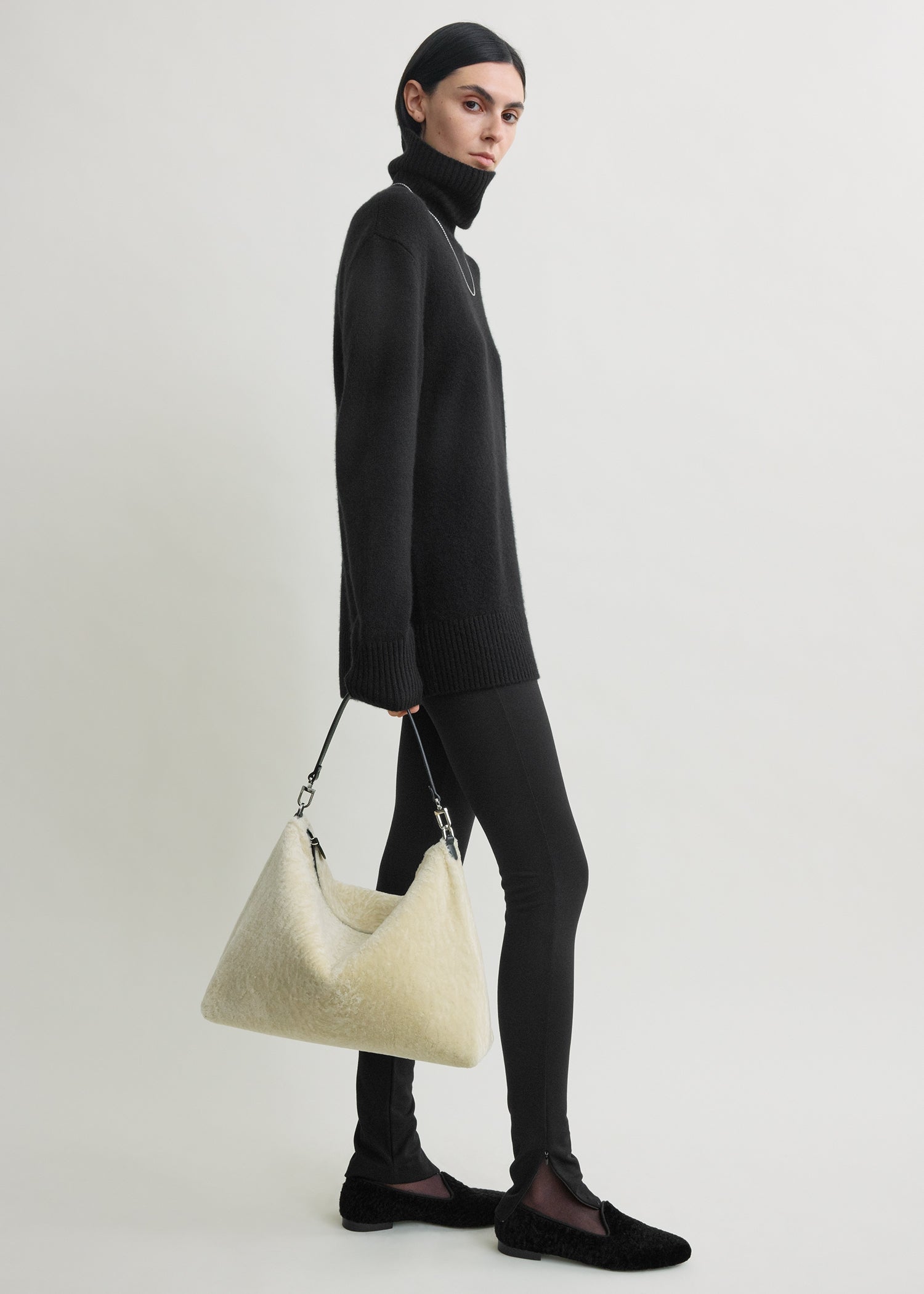 Medium Bevel shearling bag beige