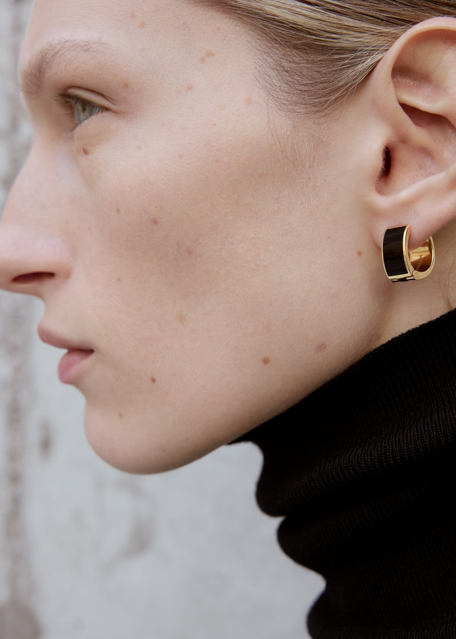 Signature hoops black/gold