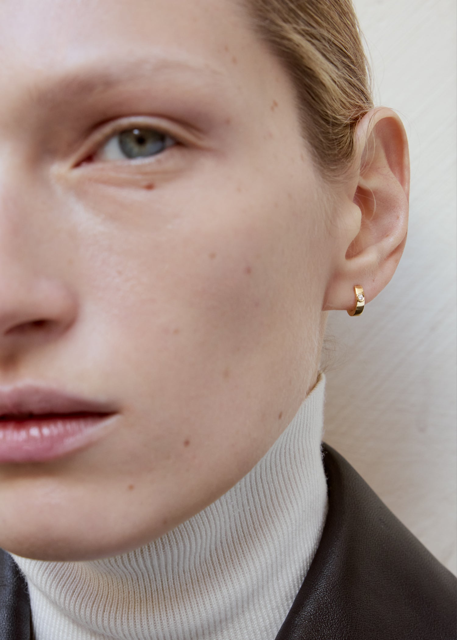 Bezel diamond hoops 18kt gold