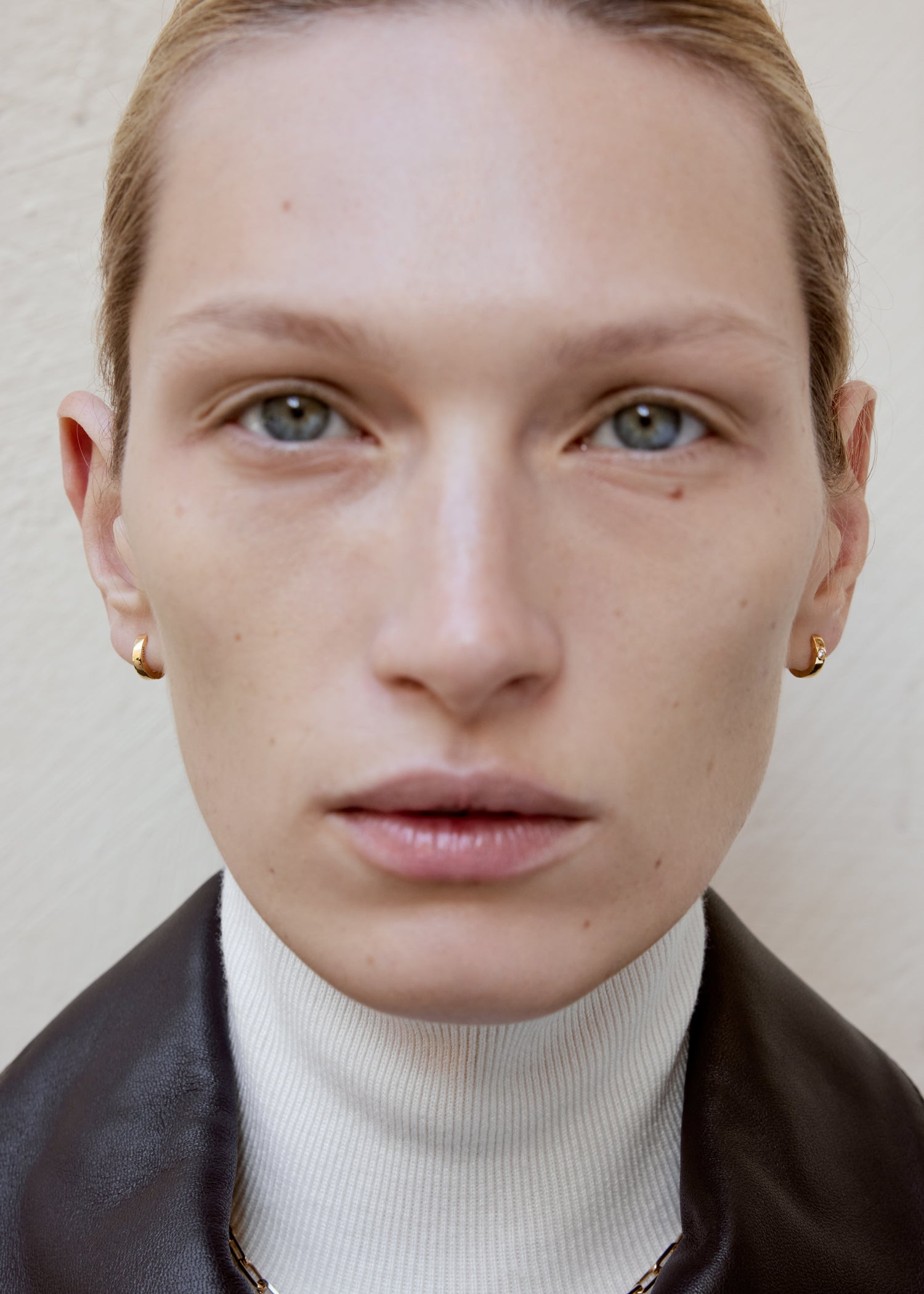 Bezel diamond hoops 18kt gold