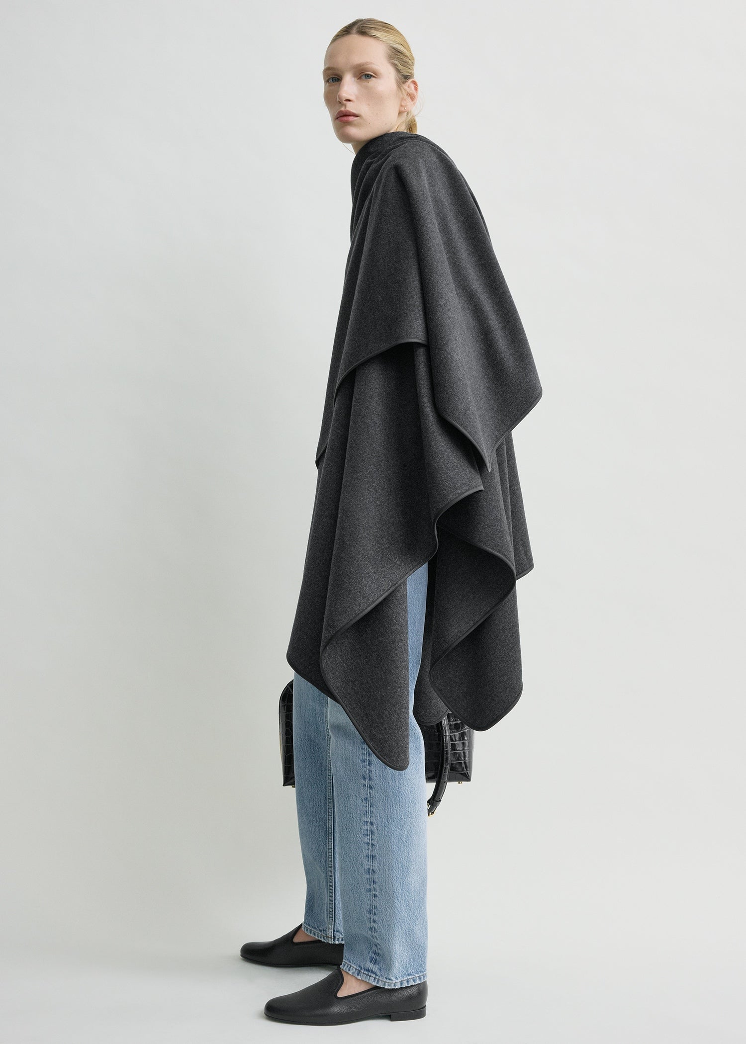 Winter flannel cape charcoal – TOTEME