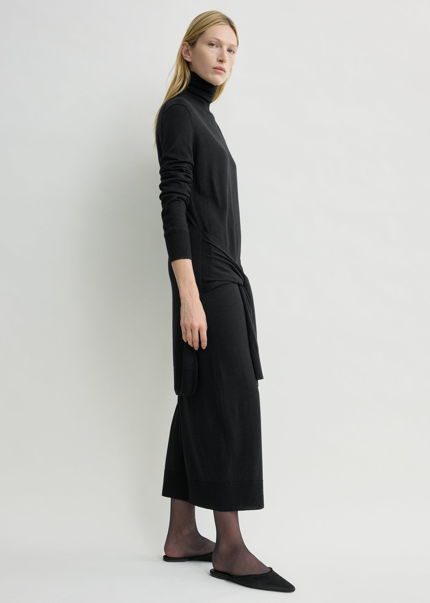 Double-sleeve turtleneck dress black