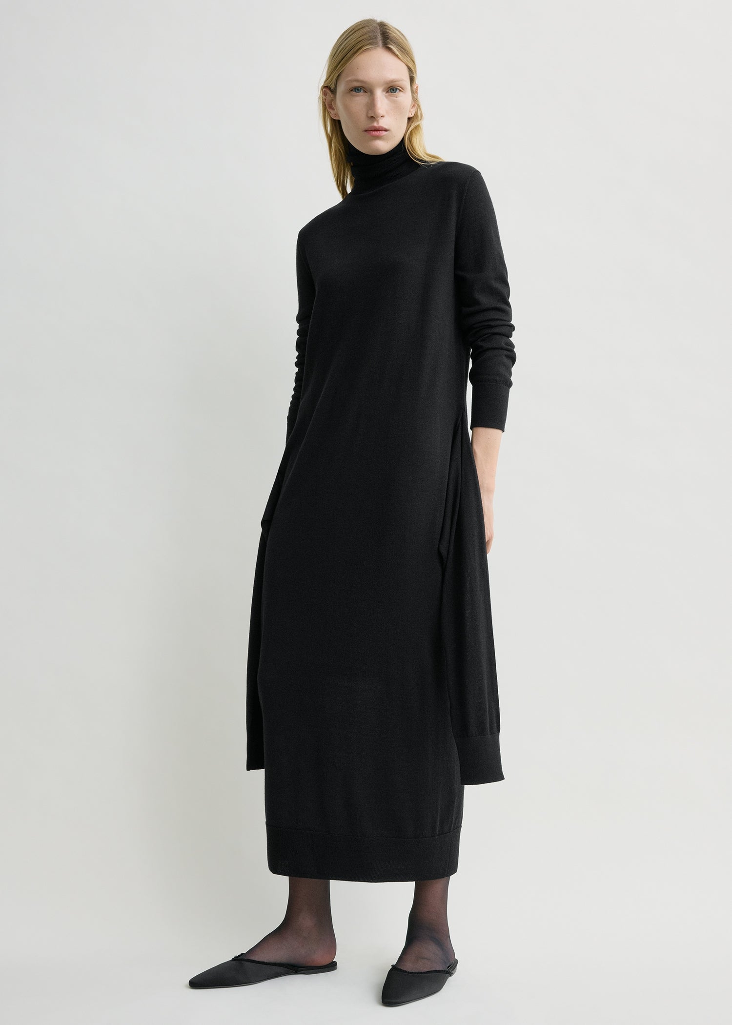 Double-sleeve turtleneck dress black
