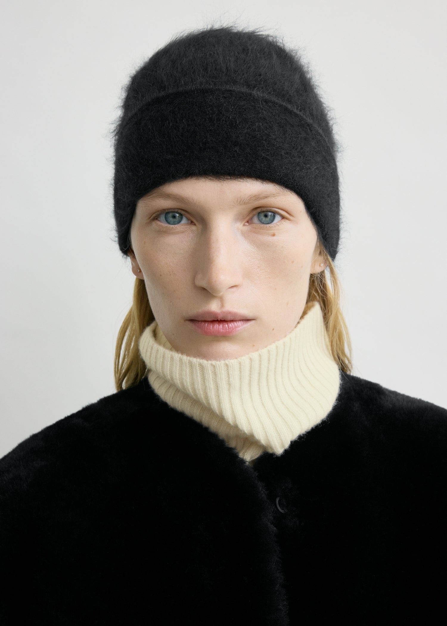 Brushed cashmere beanie black