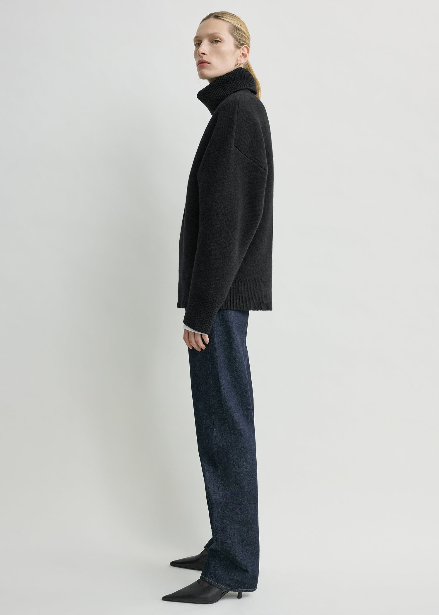 Double-knit turtleneck black – TOTEME