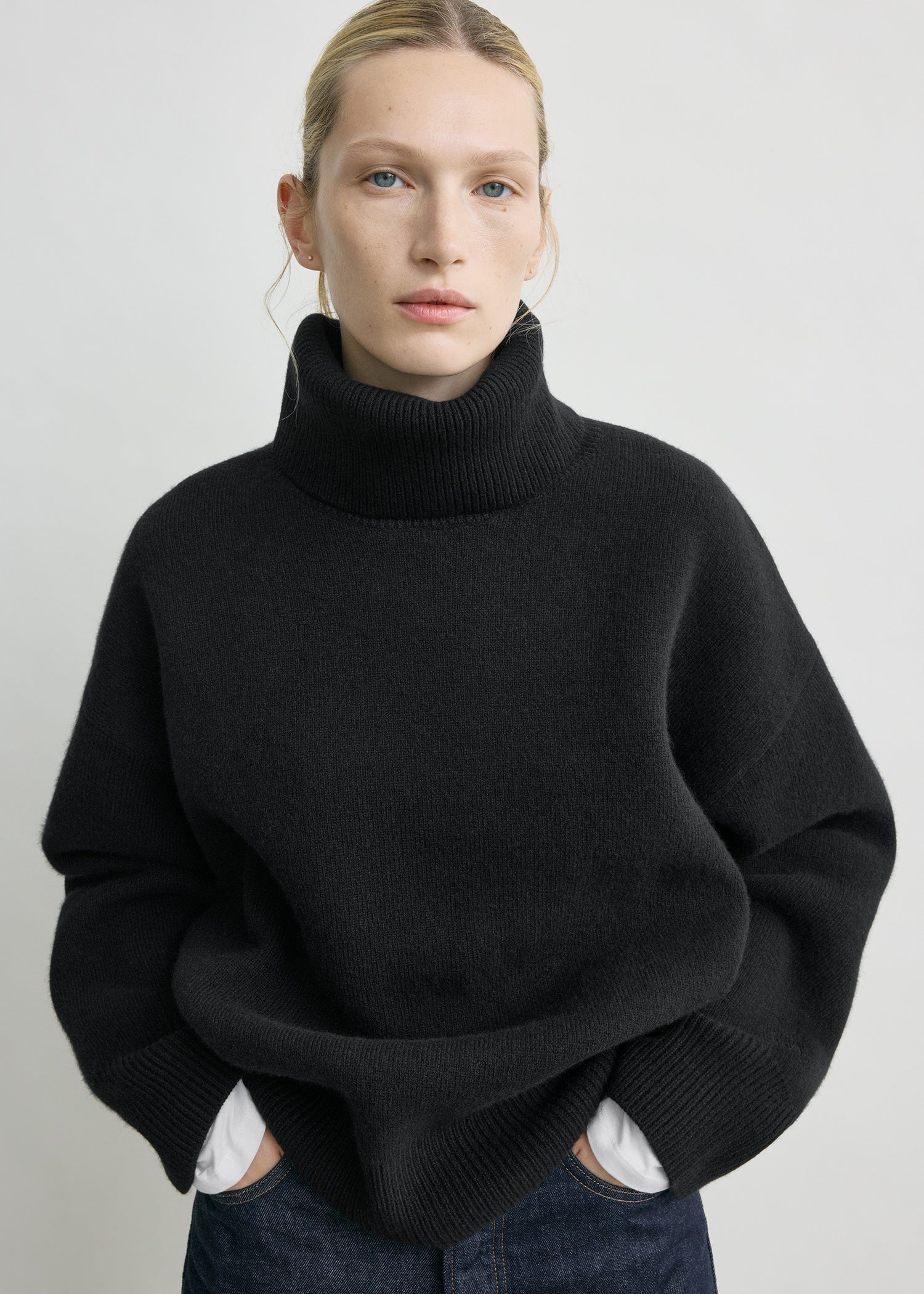 Double-knit turtleneck black – TOTEME