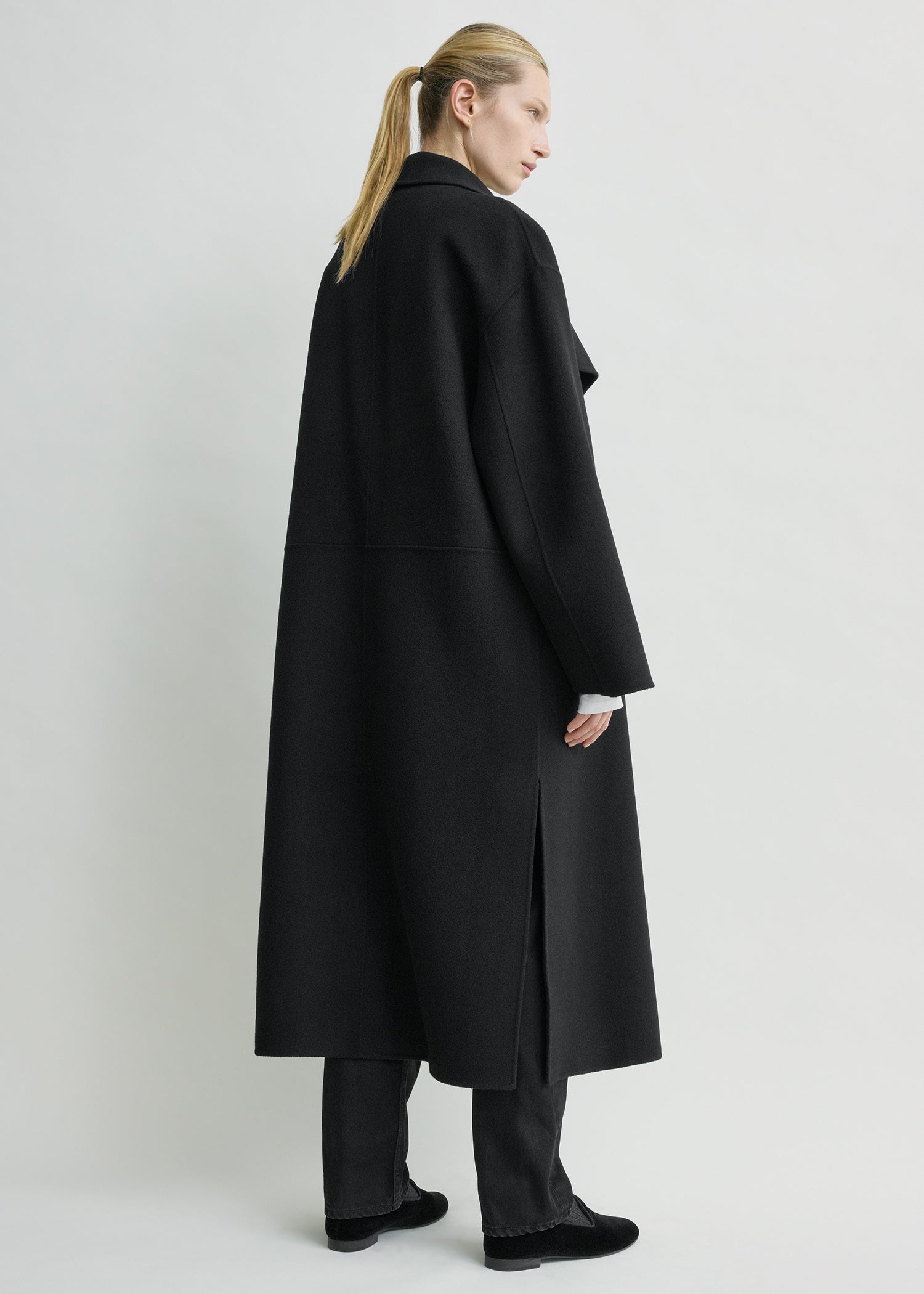 Signature doublé coat black – TOTEME