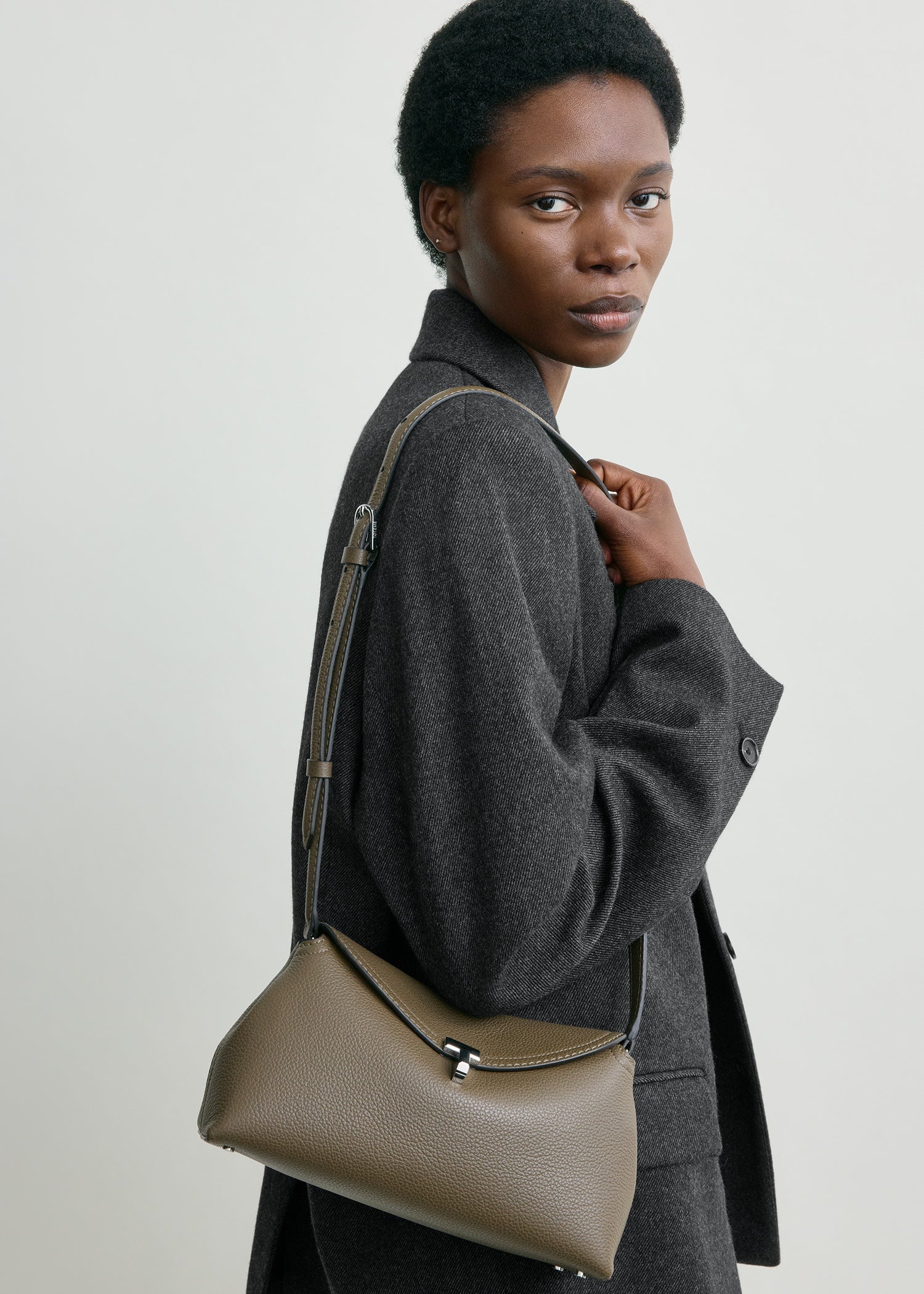 T-lock grained-leather clutch dark taupe – TOTEME
