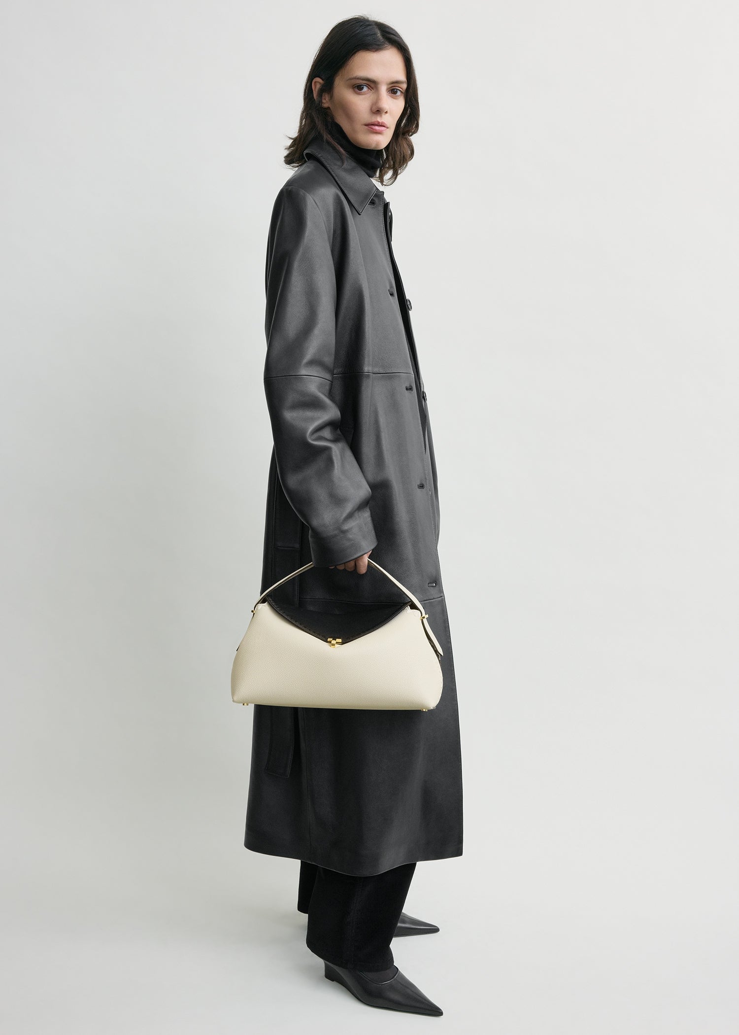 T-lock embroidered leather top handle black/milk