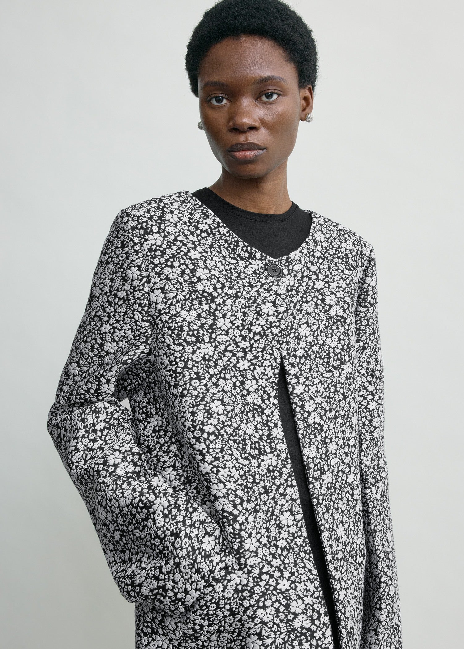 Collarless floral coat white/black