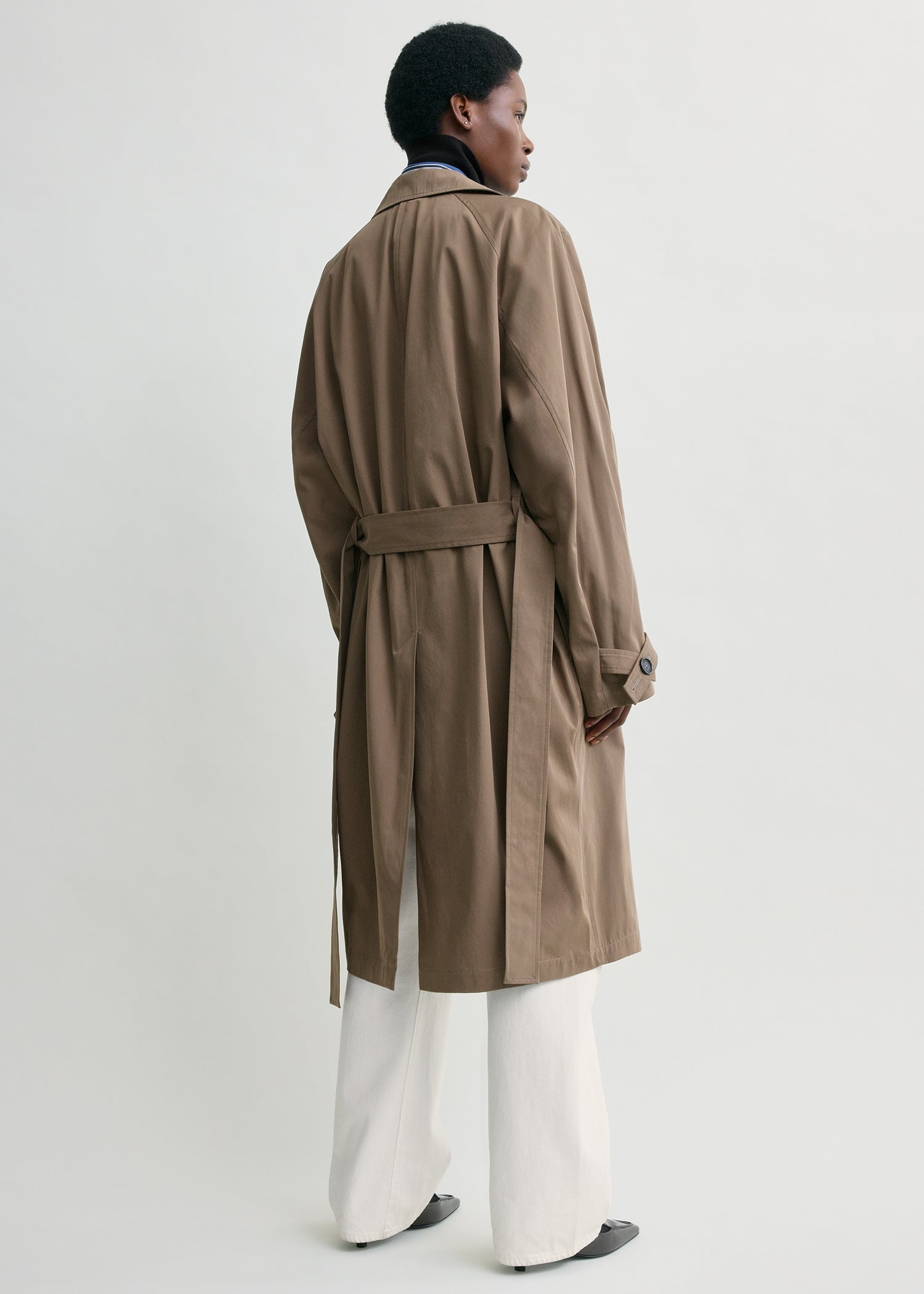 Light spring trench hazel