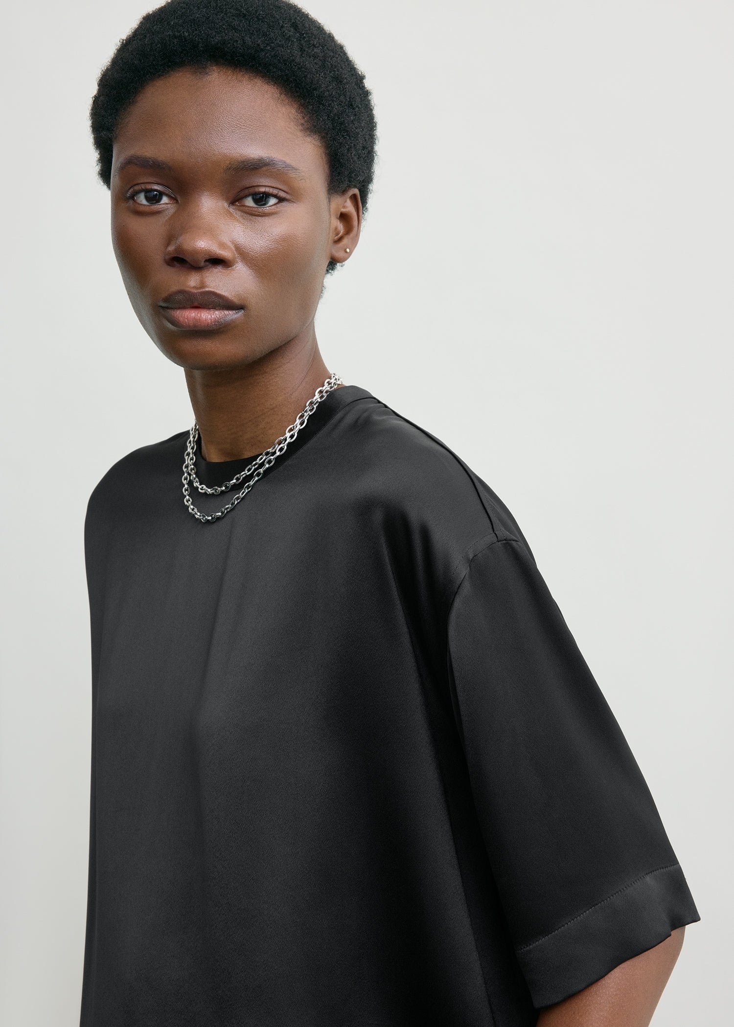 Satin tee black
