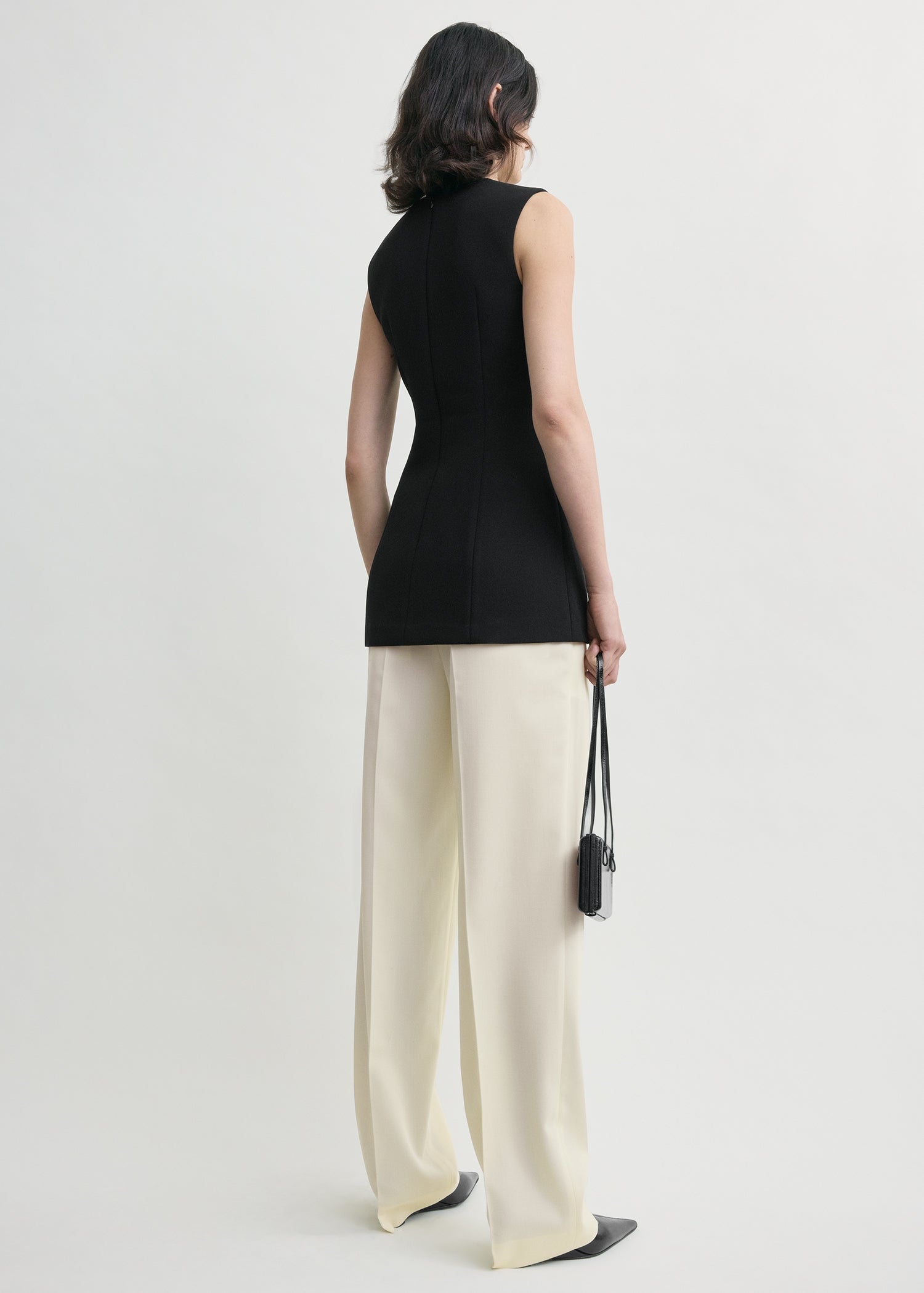 Sleeveless pocket top black