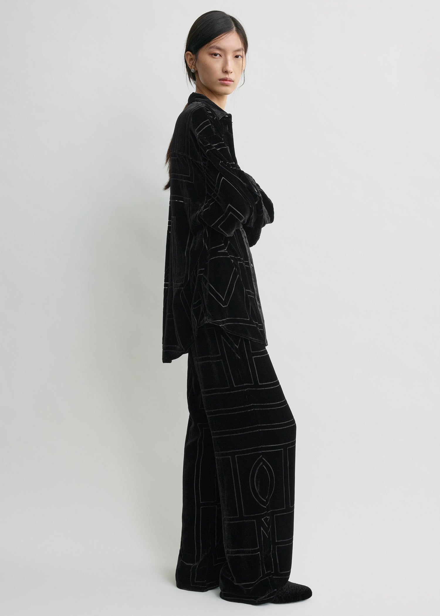 Oversized devoré shirt black – TOTEME