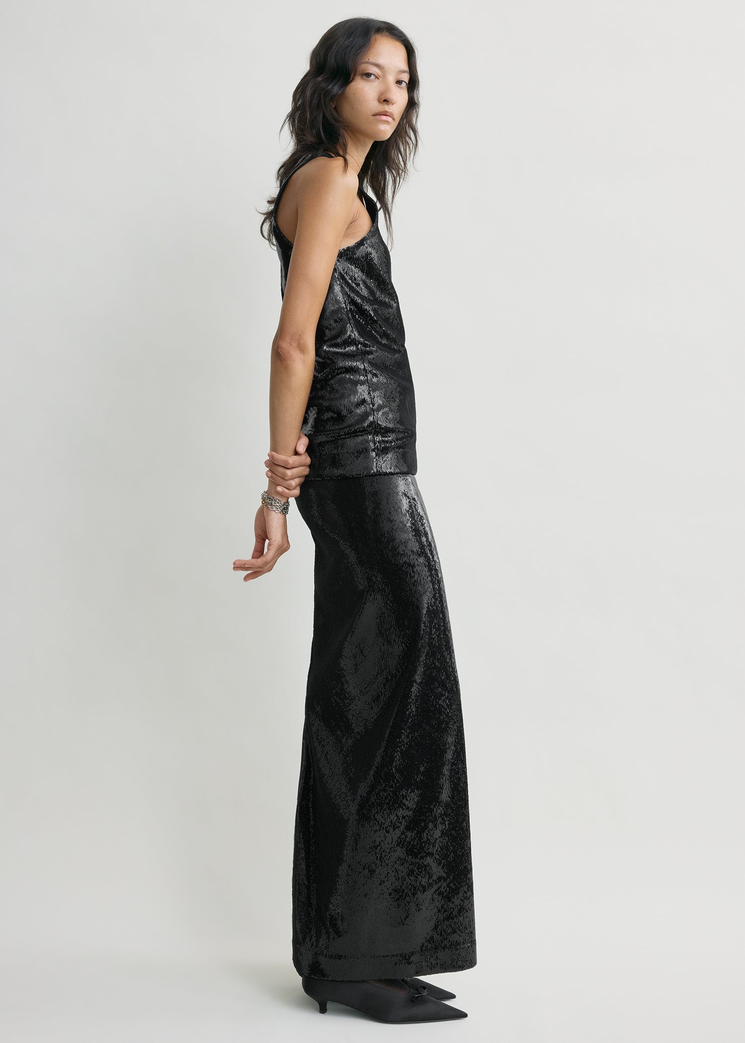 Curved sequin tank black
