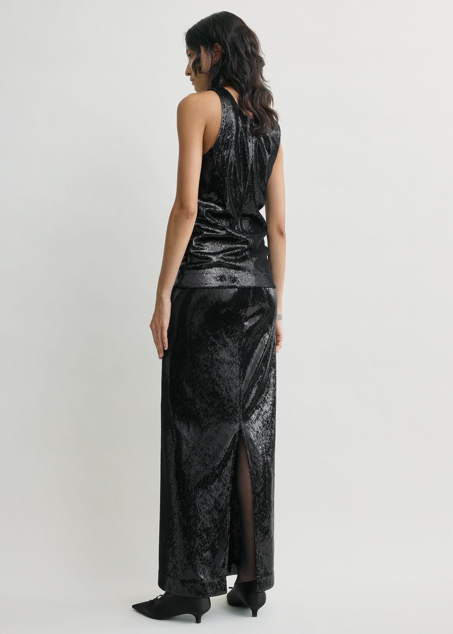 Curved sequin tank black