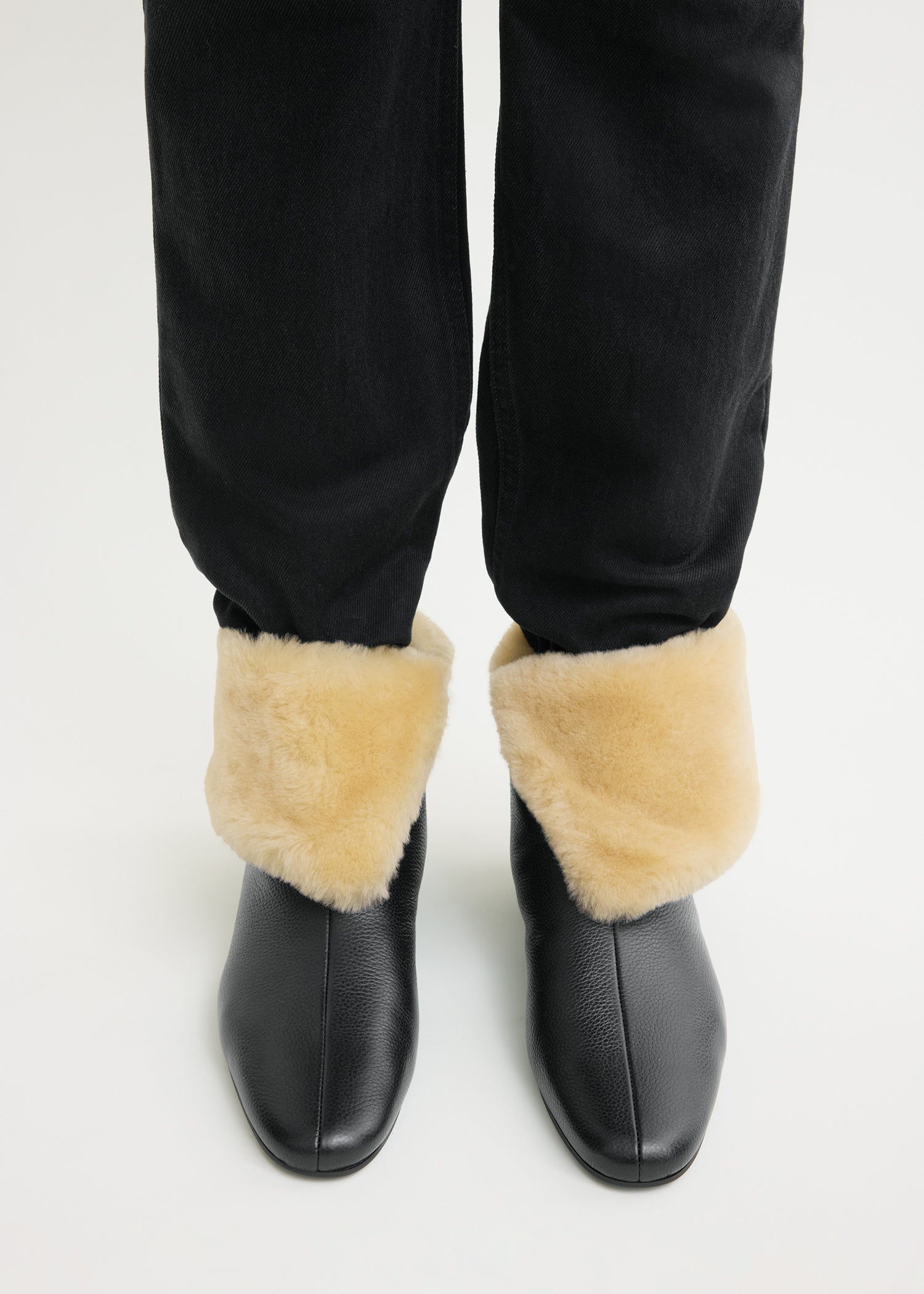 Downtown shearling boots black/beige