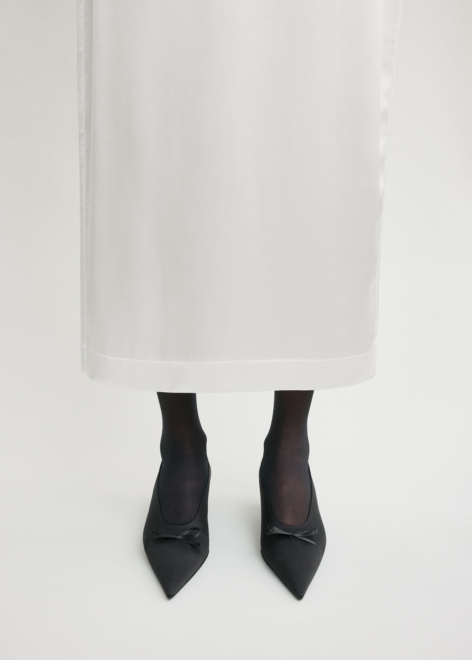 Bow satin kitten pumps black