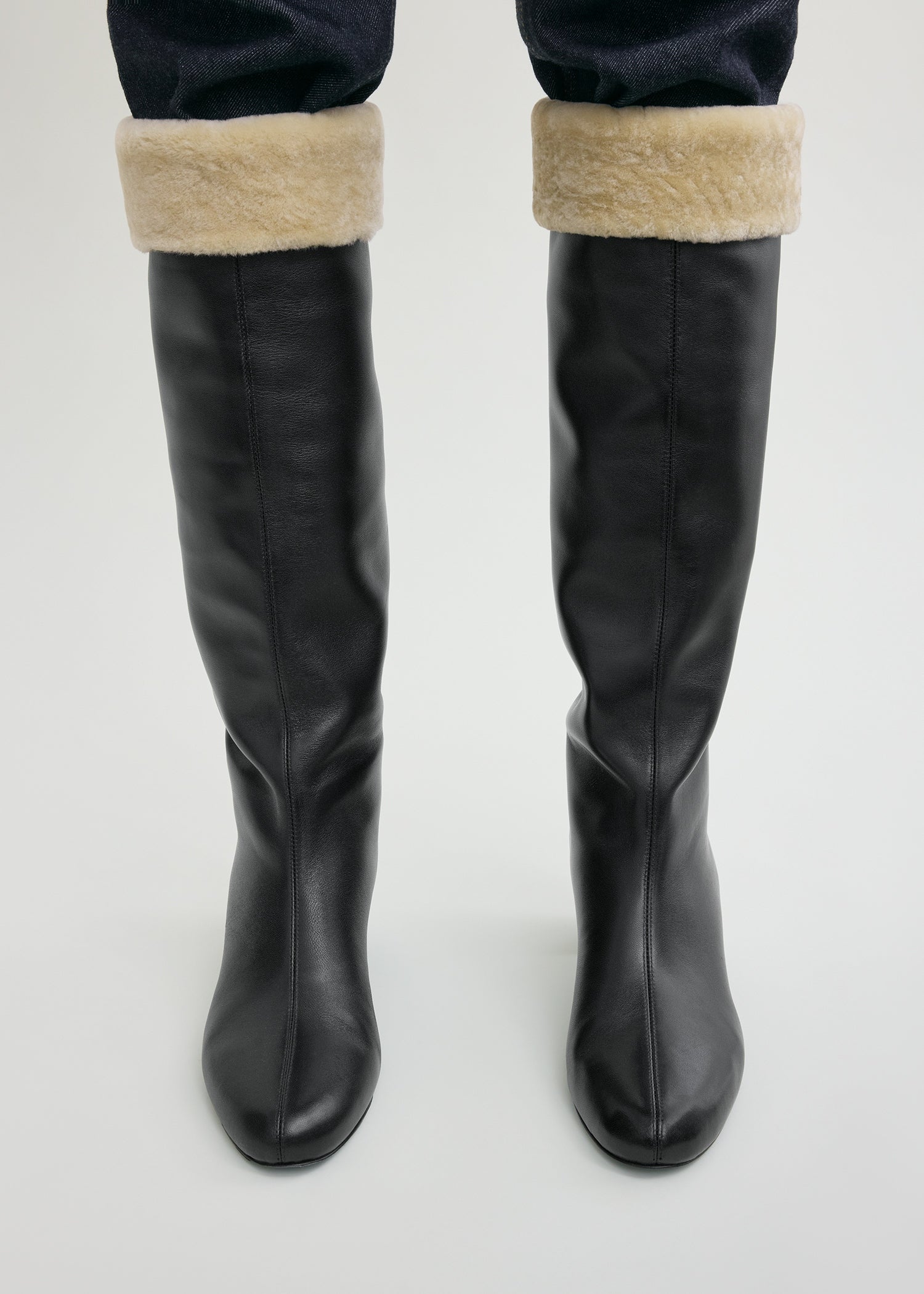 Downtown shearling knee-high boots black/beige