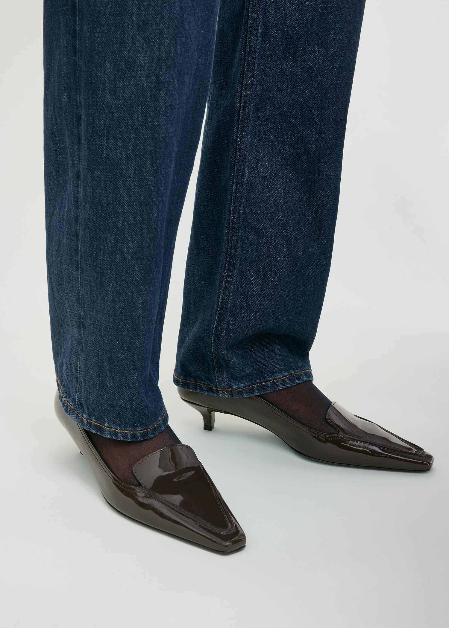 Patent loafer pumps brown