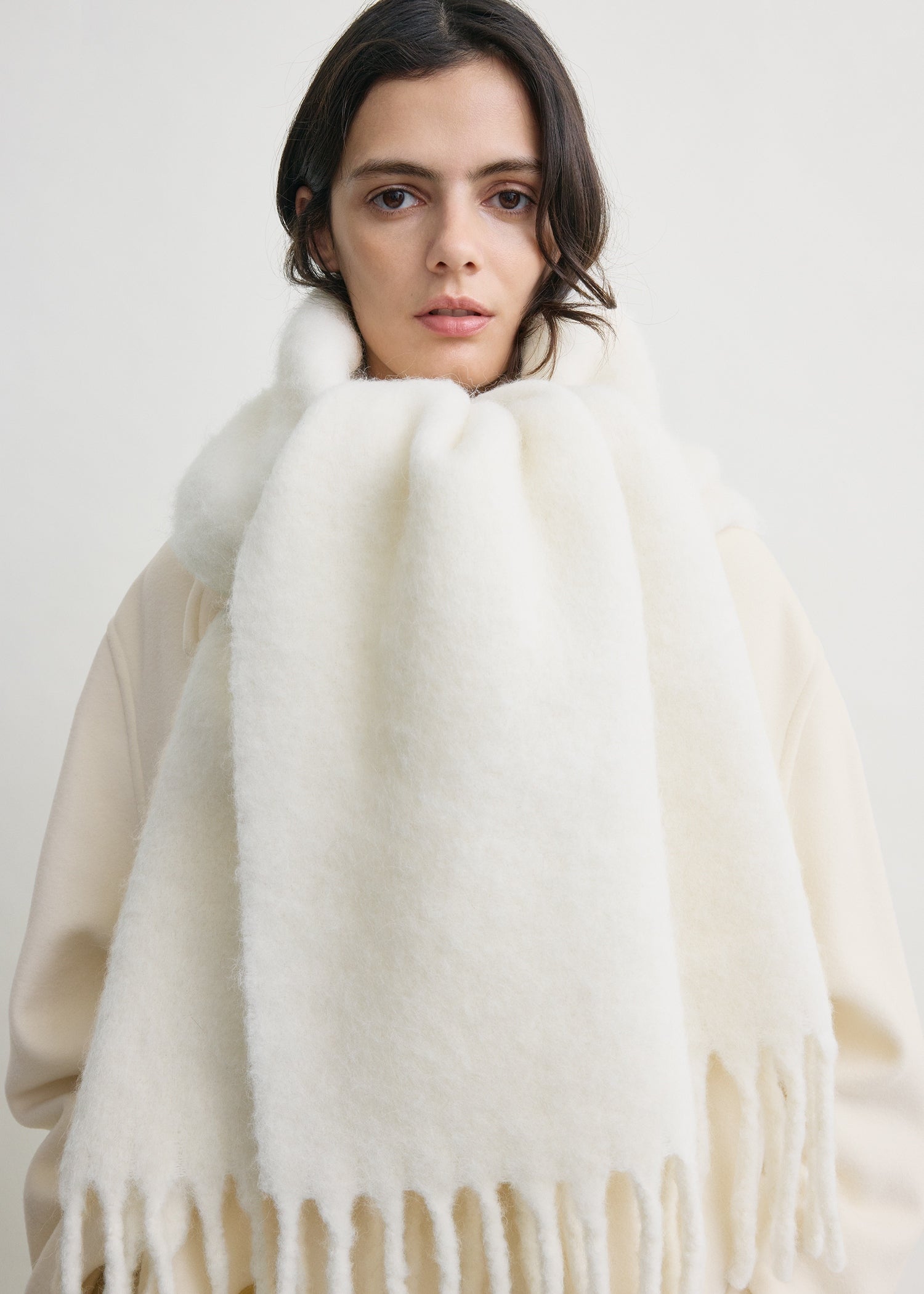 Fuzzy scarf off-white