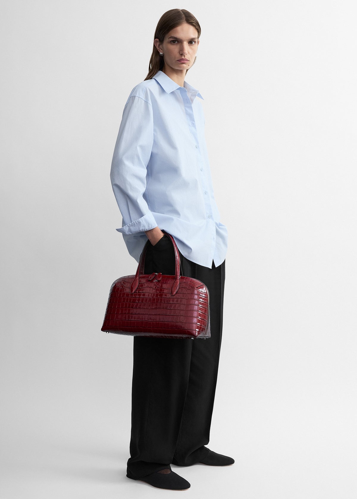 Medium croco-embossed day tote cherry – TOTEME