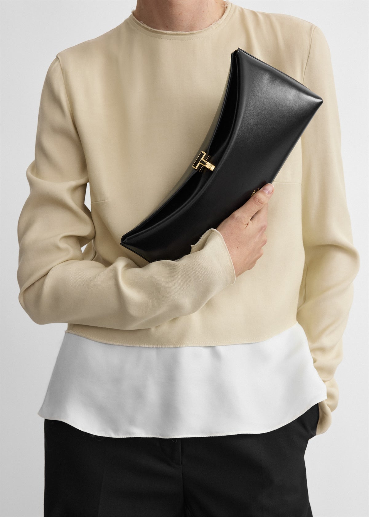 Big T-lock leather slim black