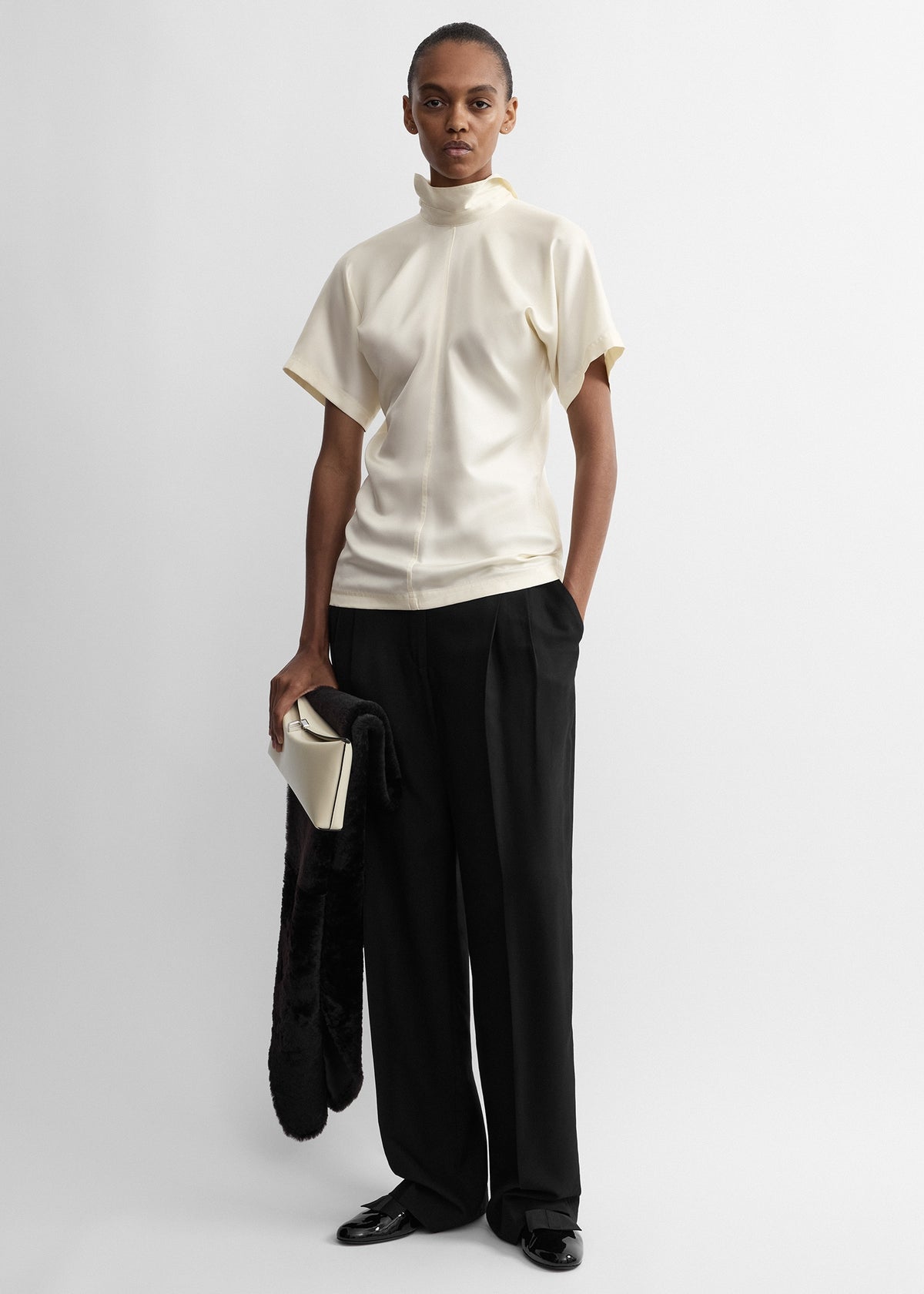 Reverse-collar slouch top cream