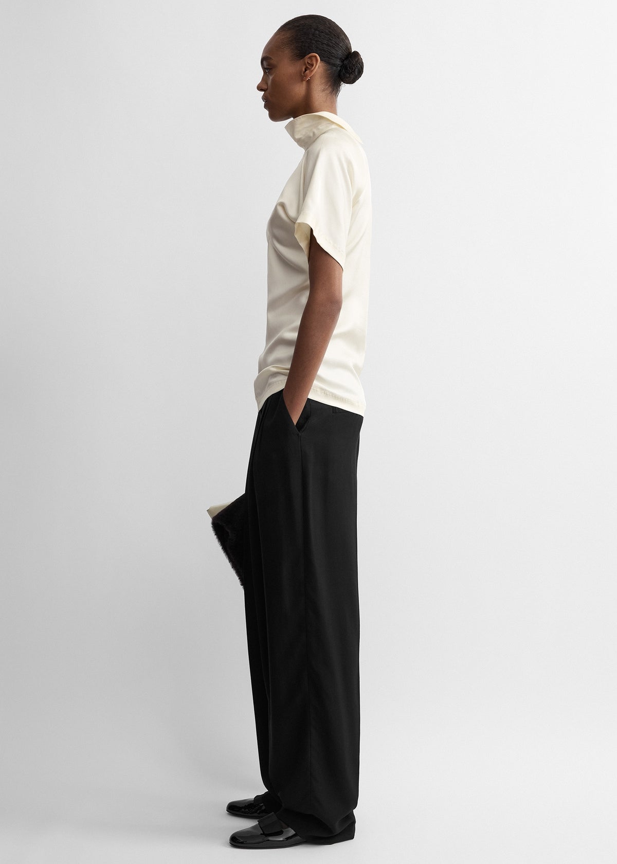Reverse-collar slouch top cream