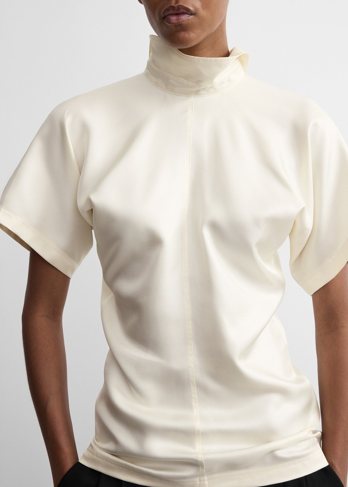 Reverse-collar slouch top cream