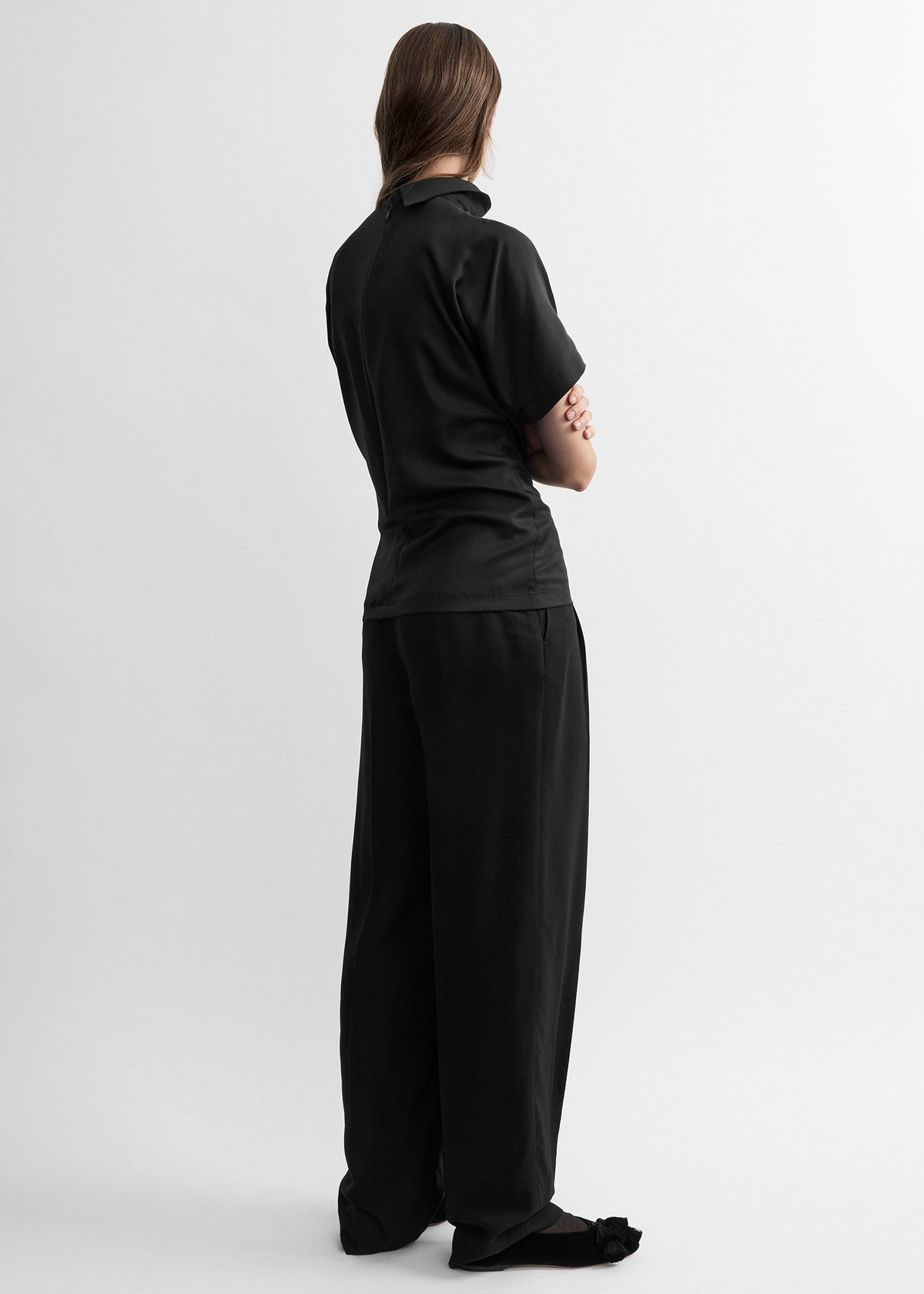 Reverse-collar slouch top black