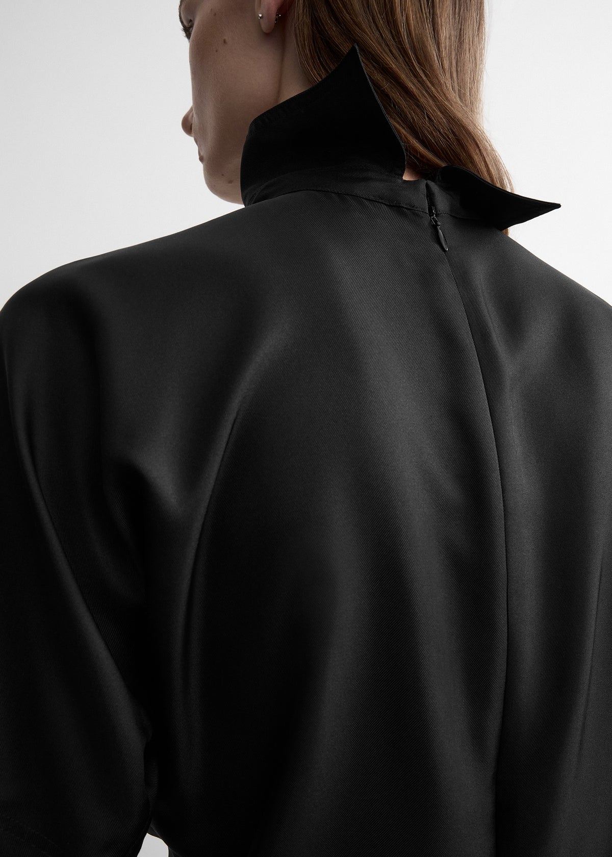 Reverse-collar slouch top black