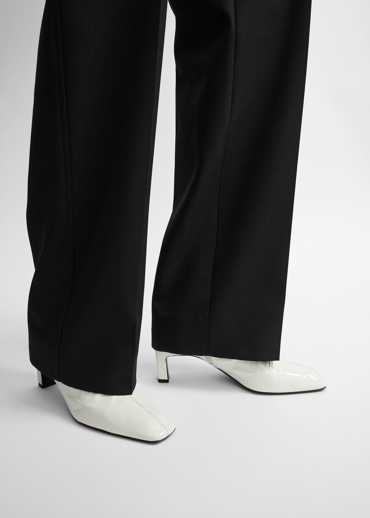 Bar mid-heel naplack boots off-white