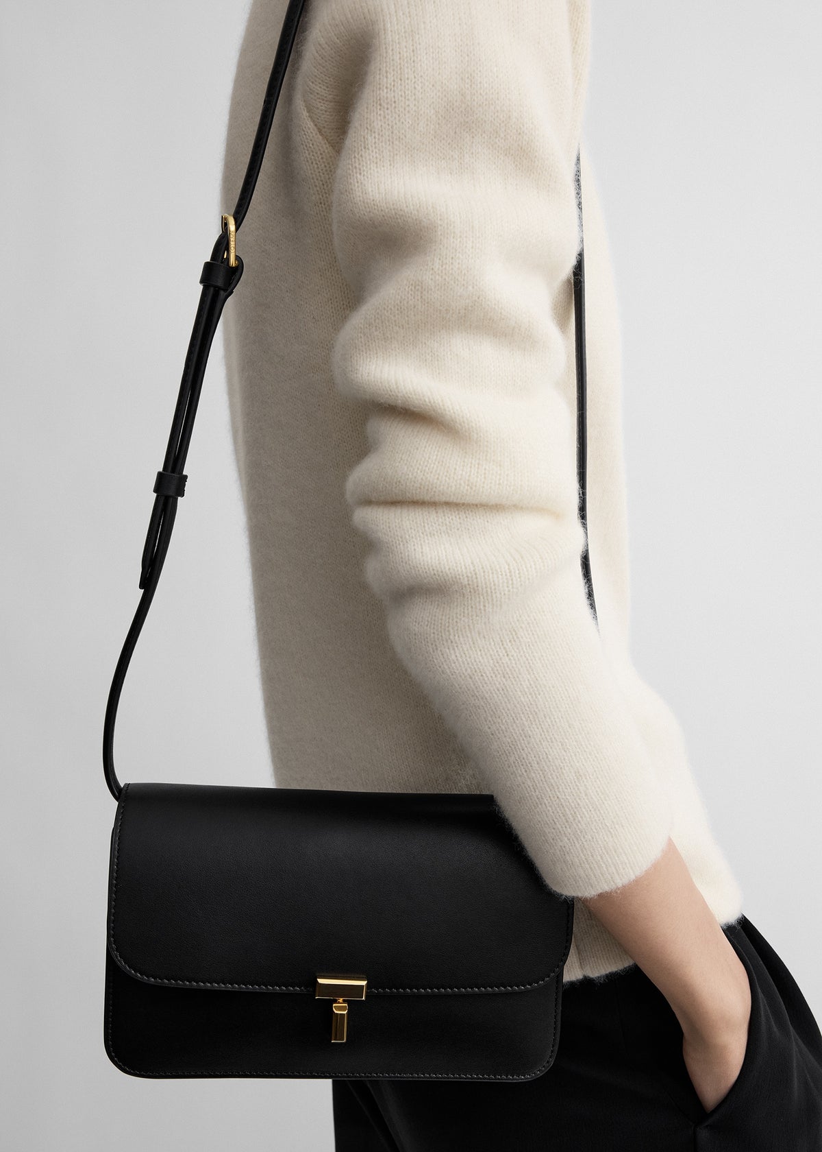 T-lock leather crossbody black