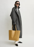 Roam leather tote manuka