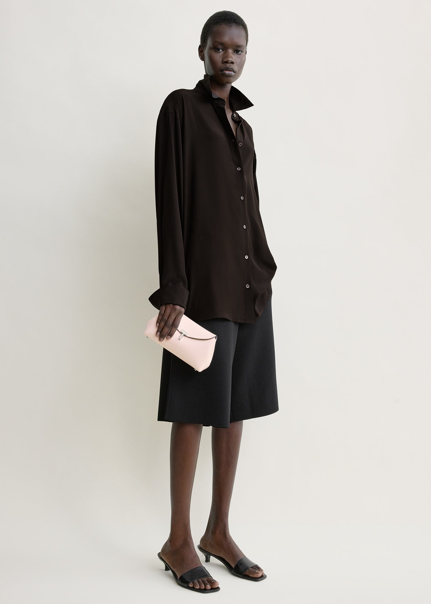 Mini T-lock naplack clutch flamingo – TOTEME