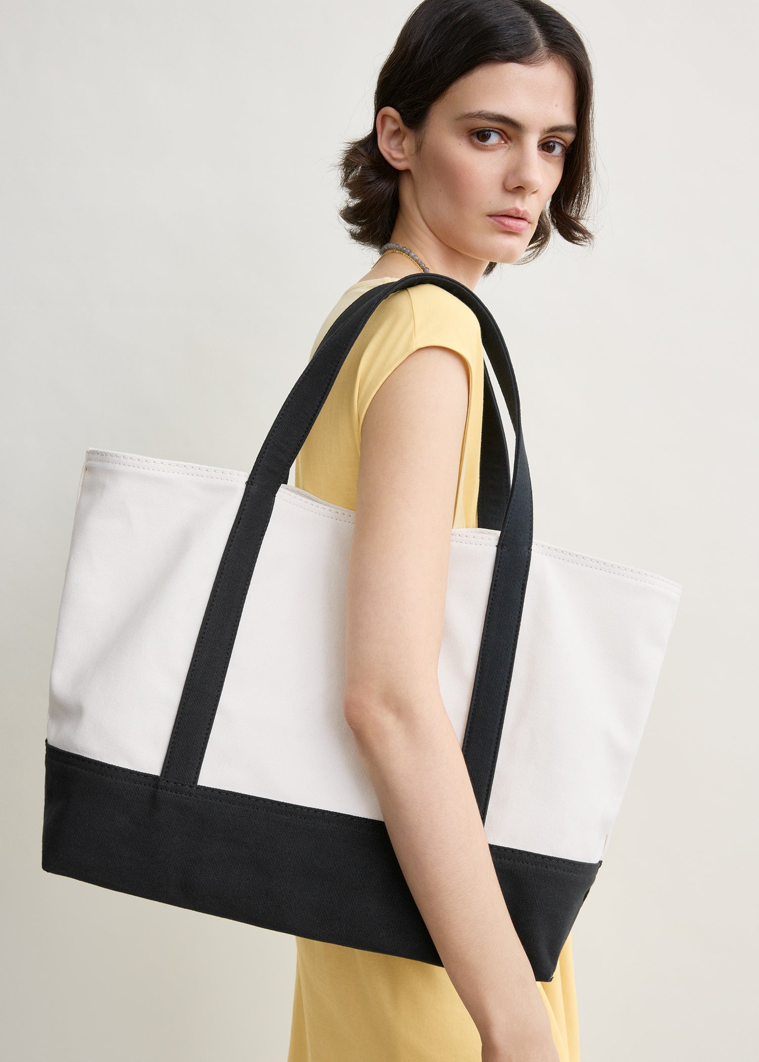 Beach tote ecru/black