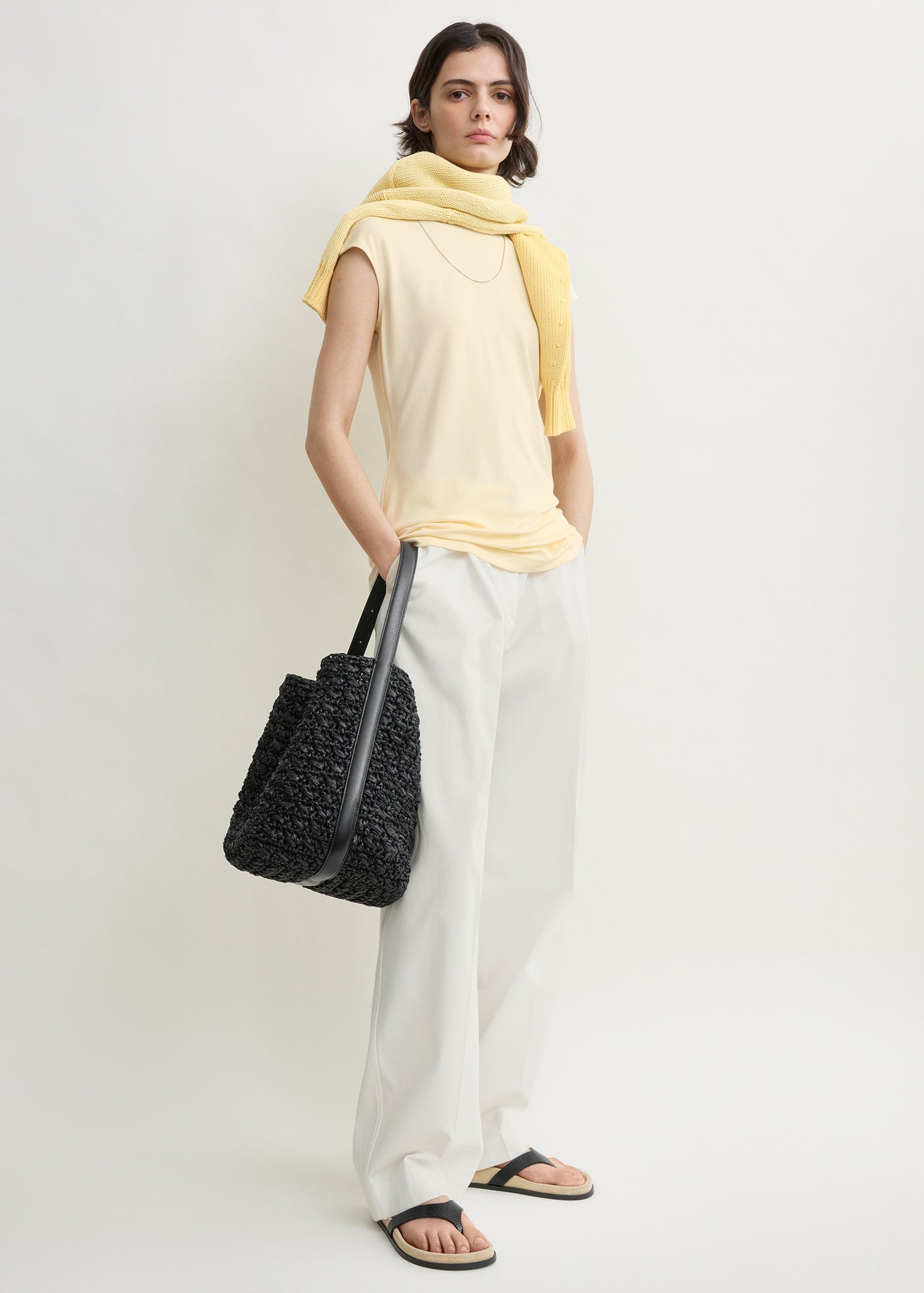 Medium belted paper raffia tote black