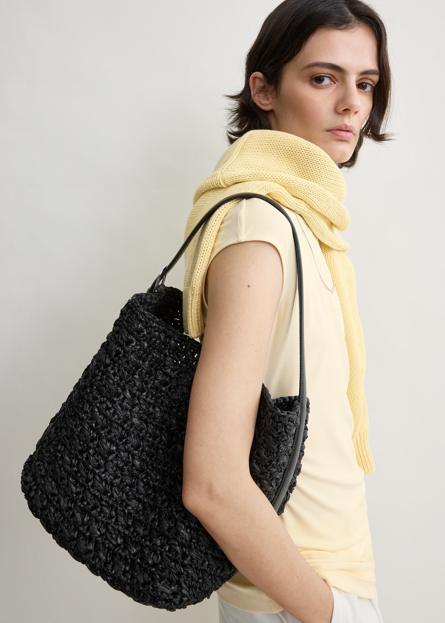 Medium belted paper raffia tote black