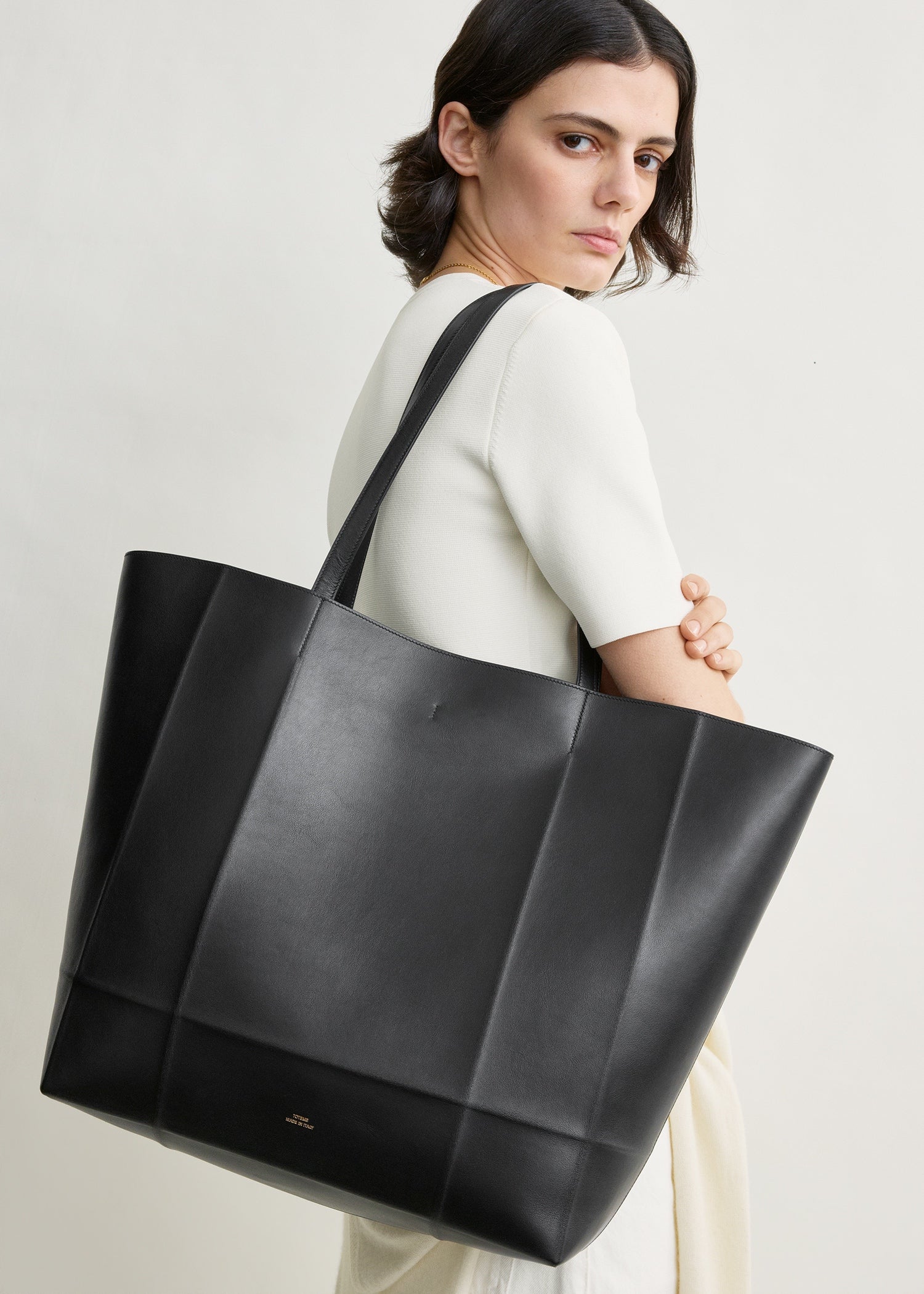 Roam leather tote black