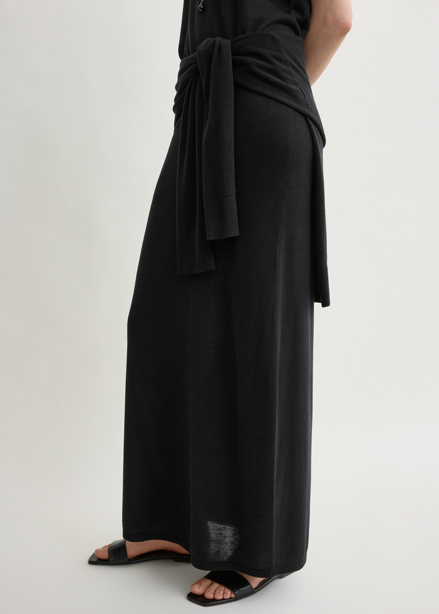 Long knit skirt black