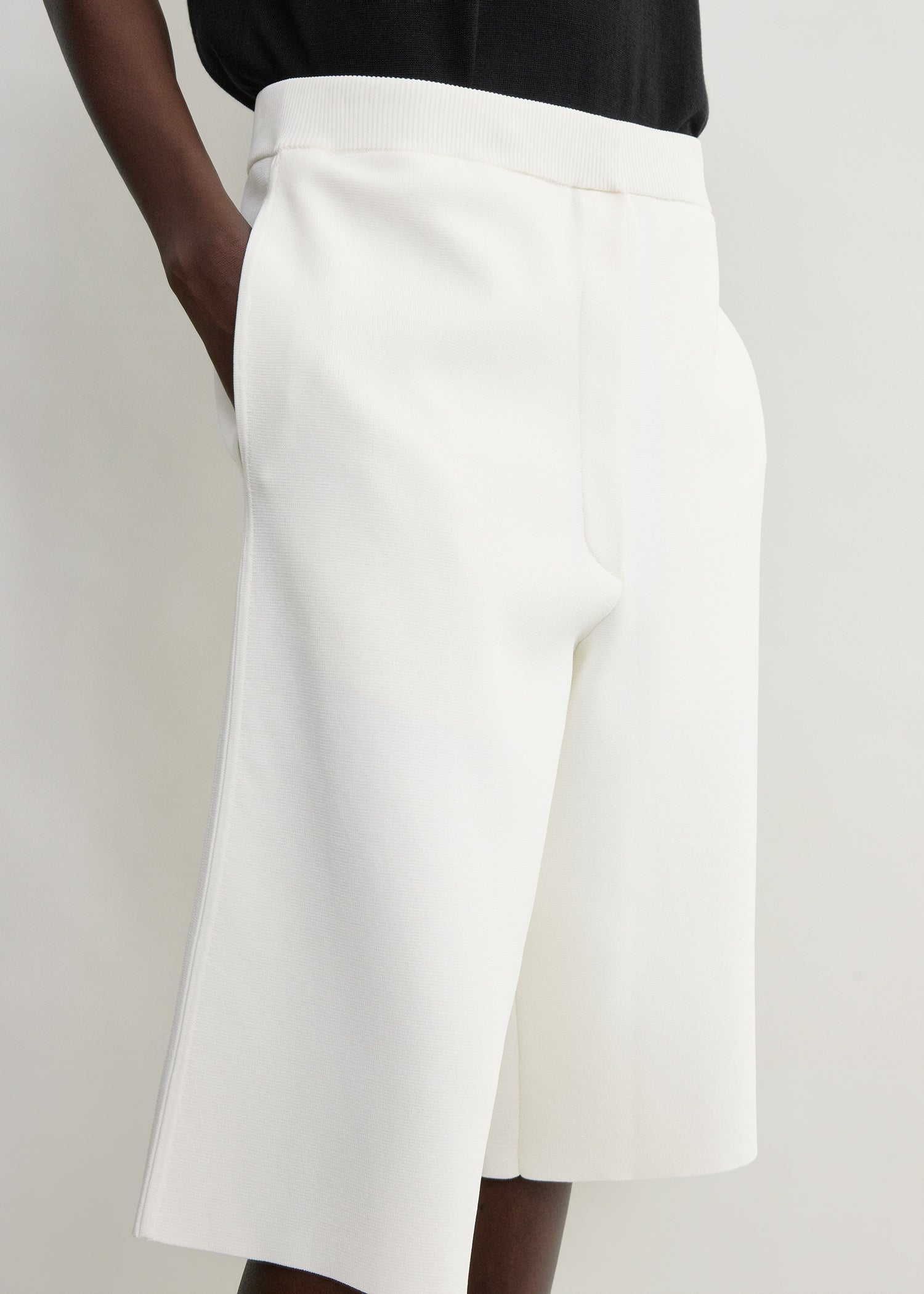 Knit shorts white petite