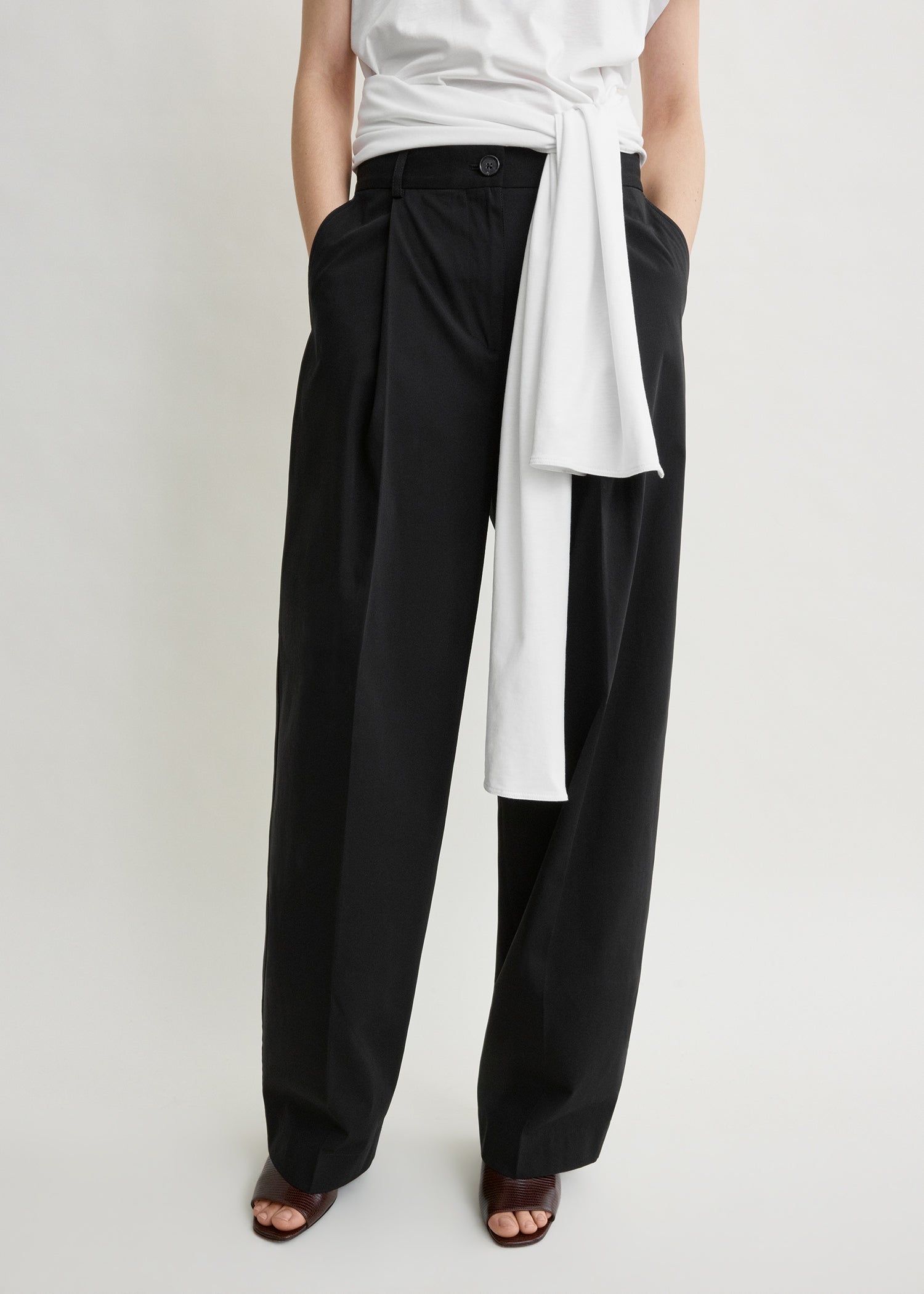 Single pleat cotton trousers black petite