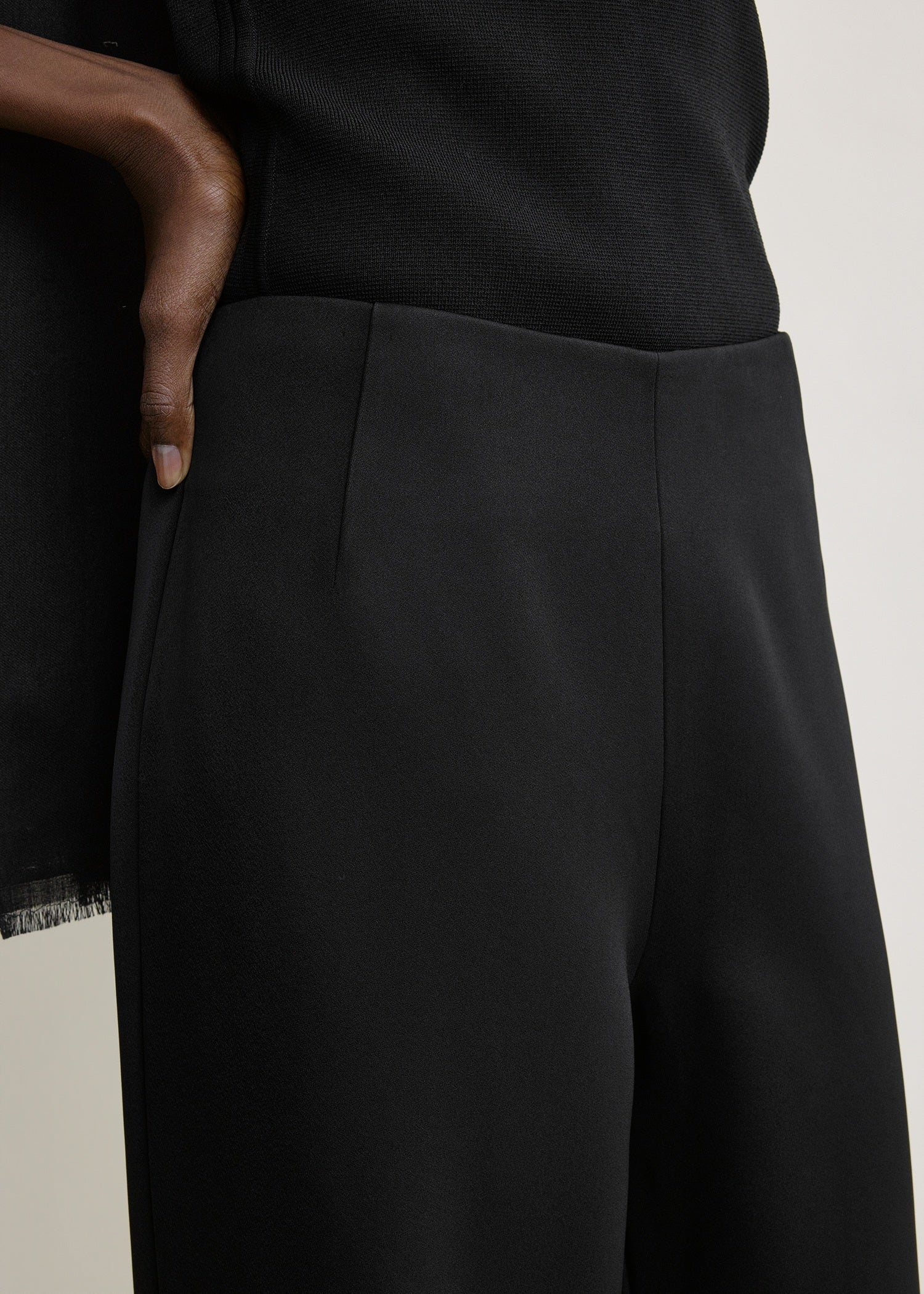 Fluid satin trousers black