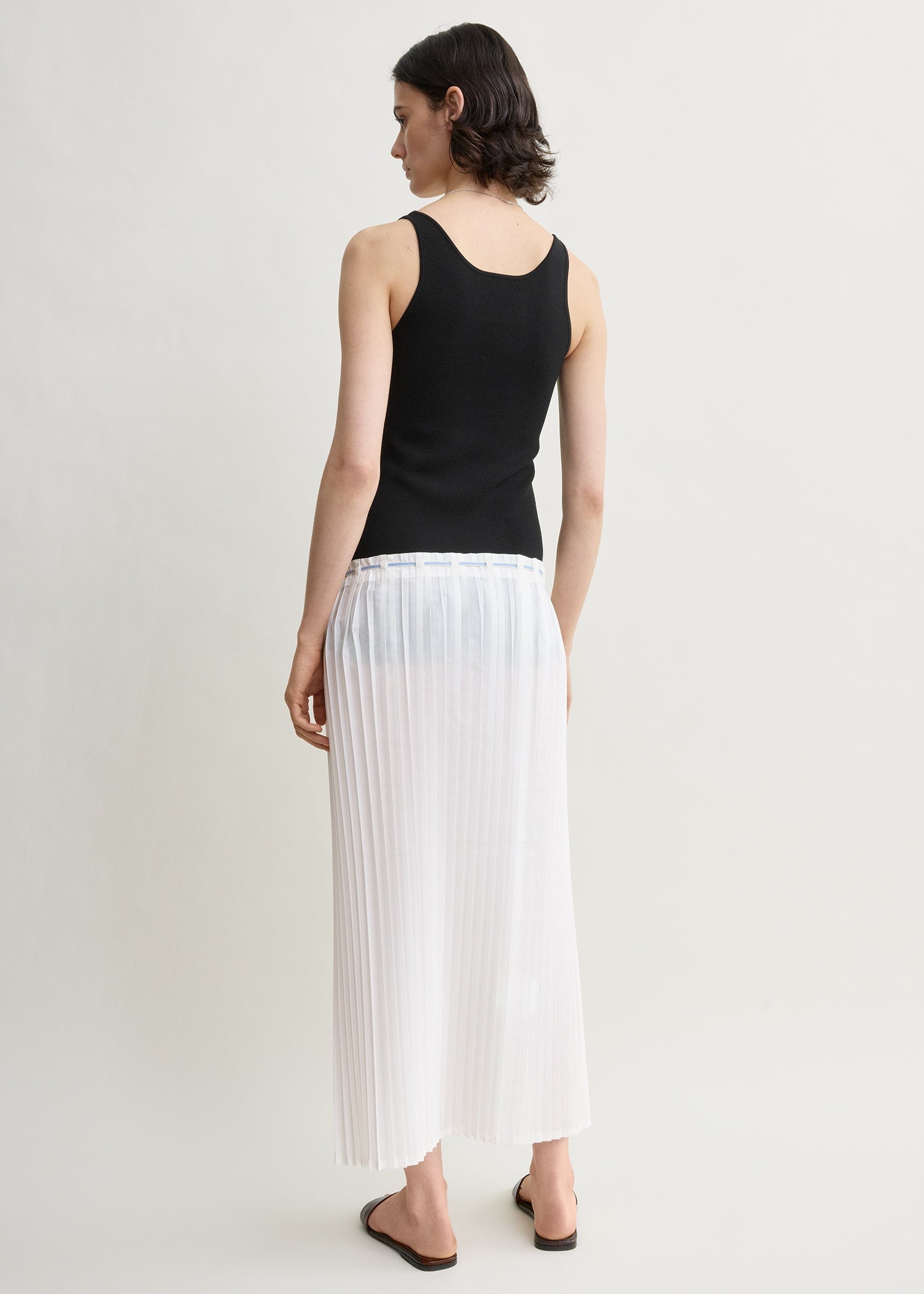 Belted pleated skirt white