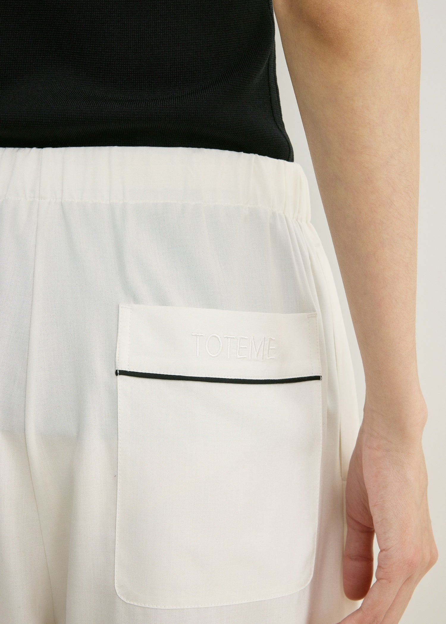 Piped silk trousers off-white