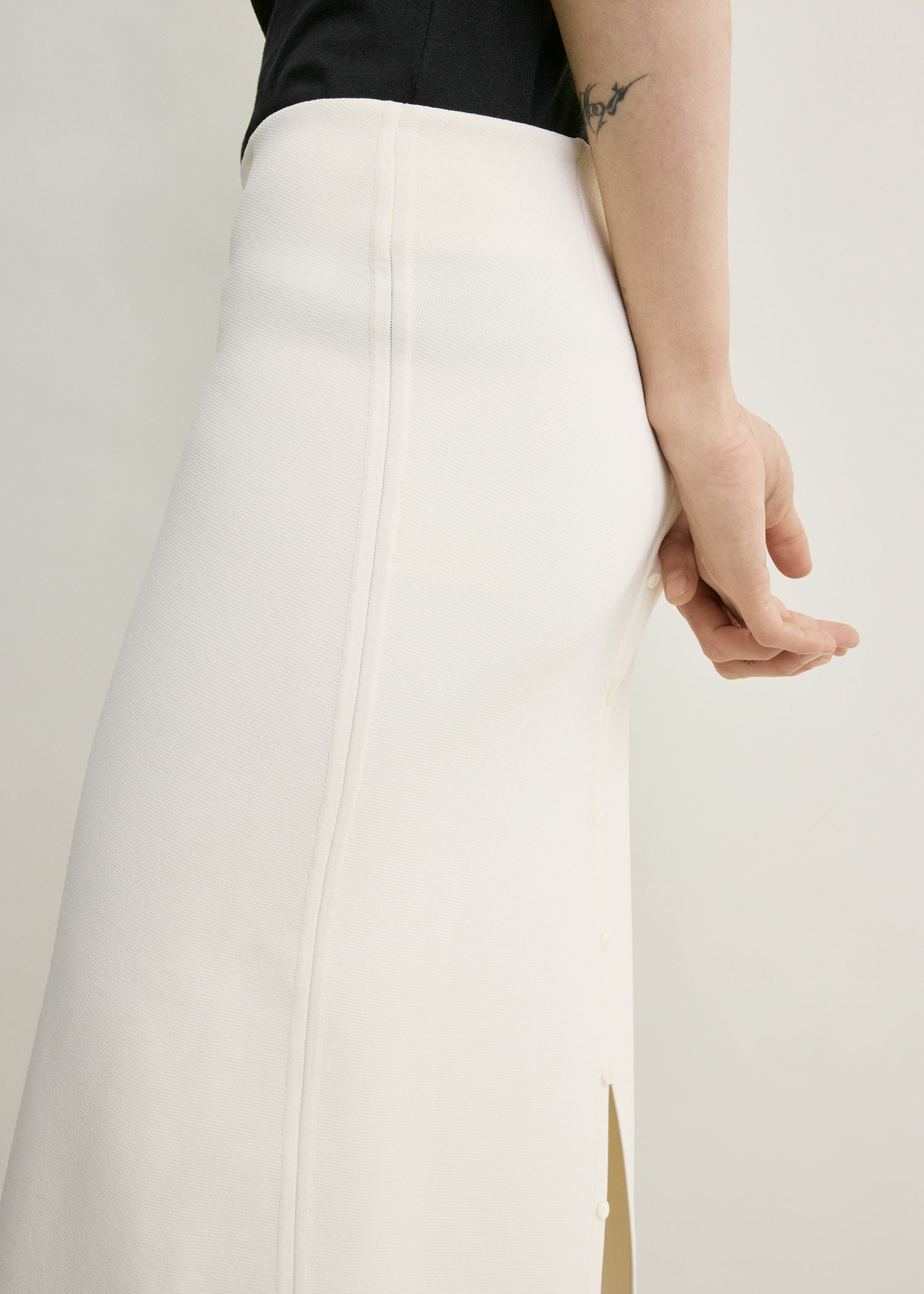 Dipped knit skirt white