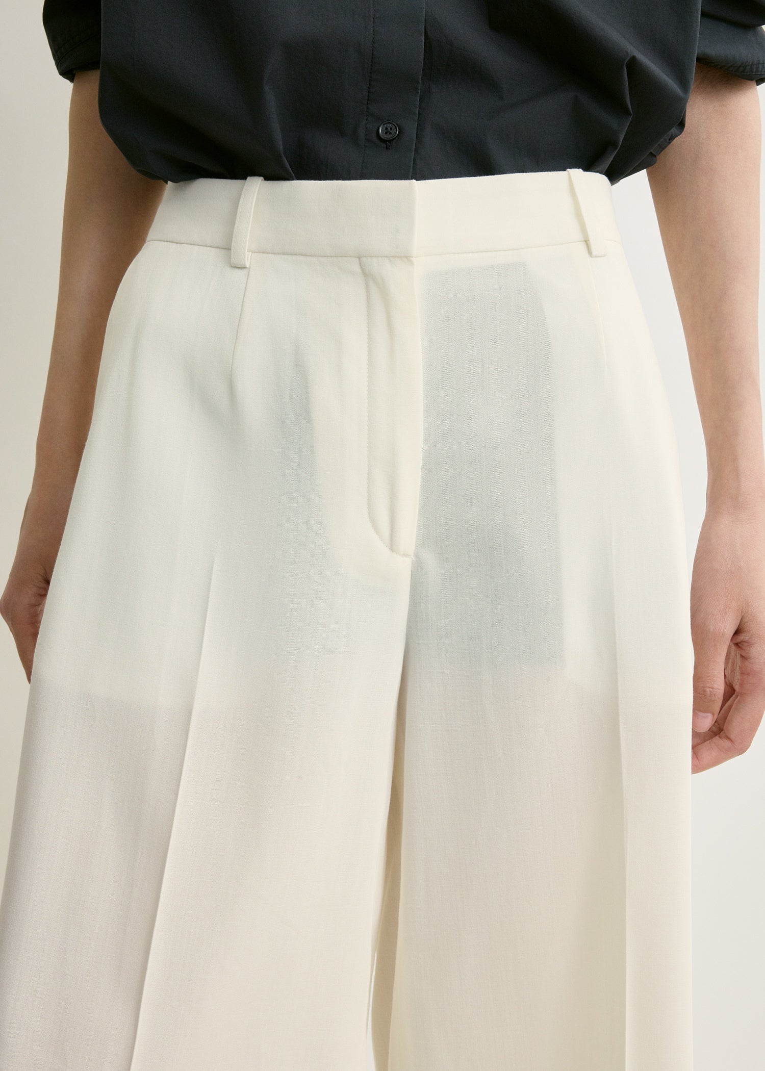 Wide fluid shorts ecru