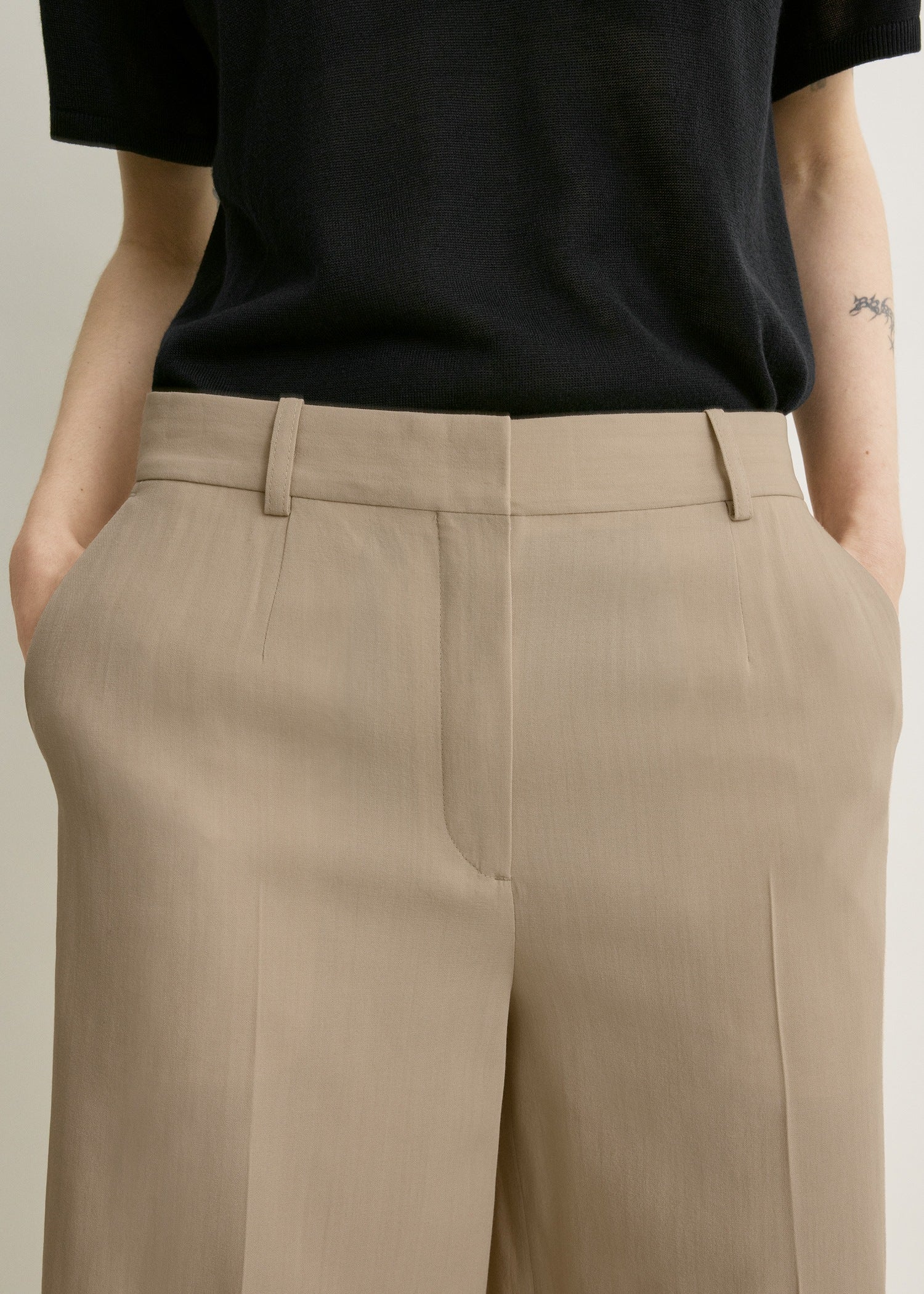 Wide fluid shorts overcast beige